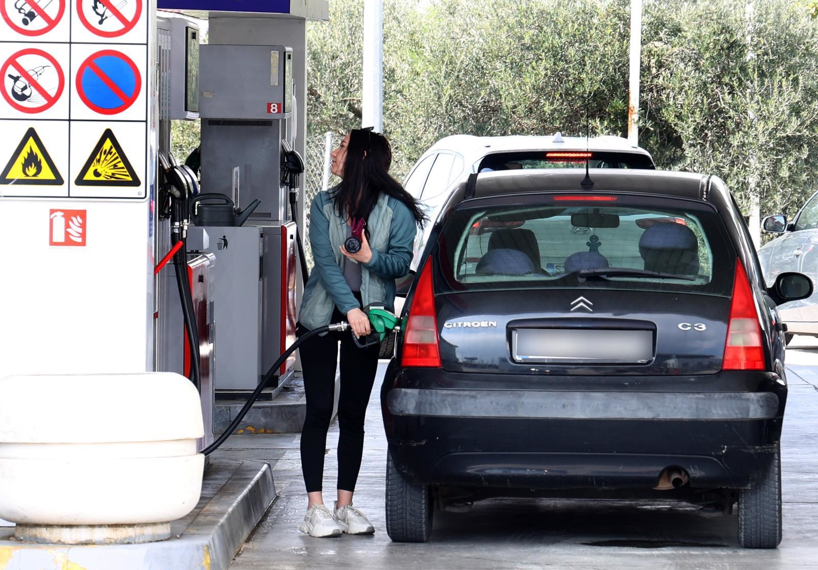 Nove cijene goriva: Gužve na pumpama, ima i nestašica. "U Splitu točio bačvu po bačvu"