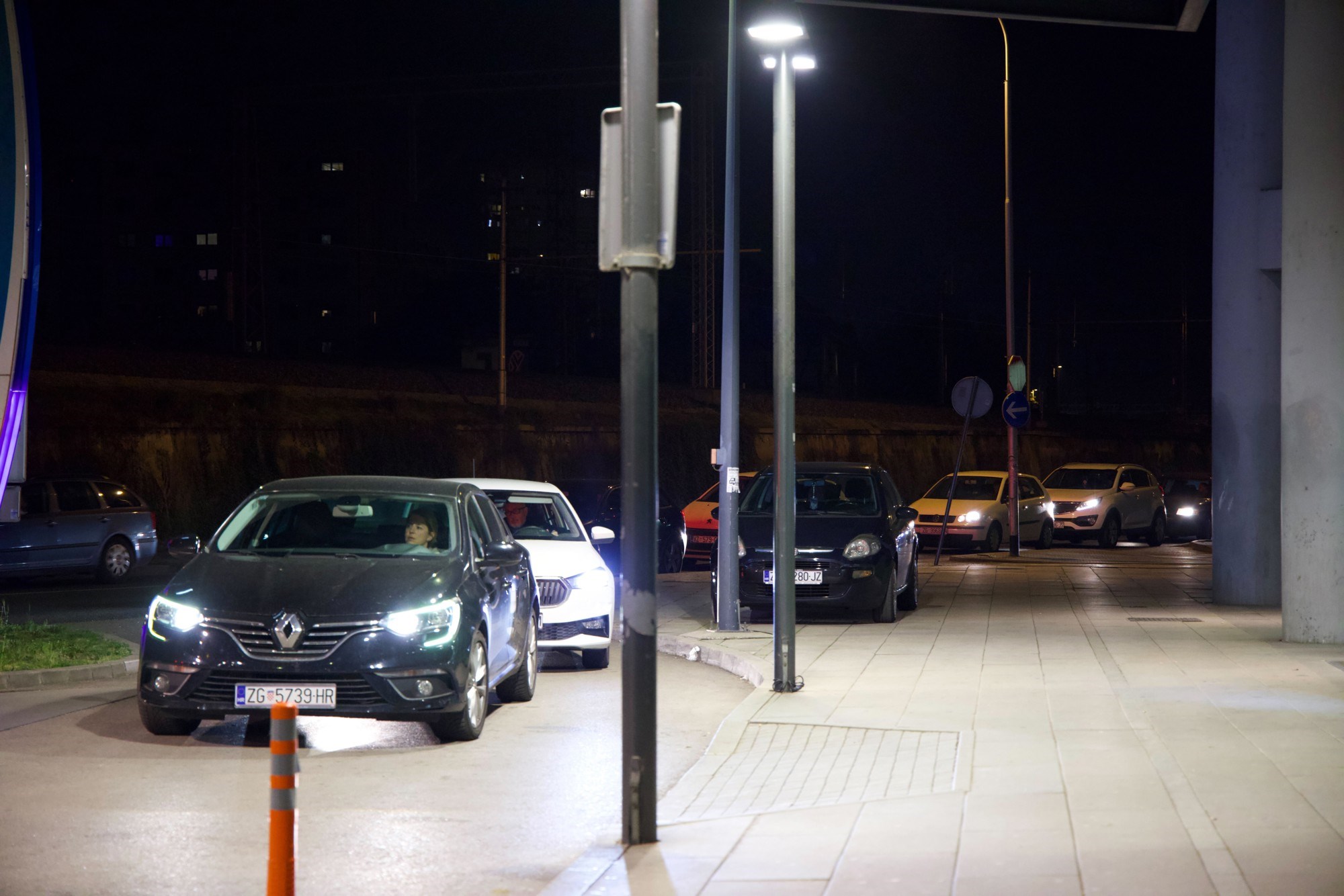 Nove cijene goriva: Gužve na pumpama, ima i nestašica. "U Splitu točio bačvu po bačvu"