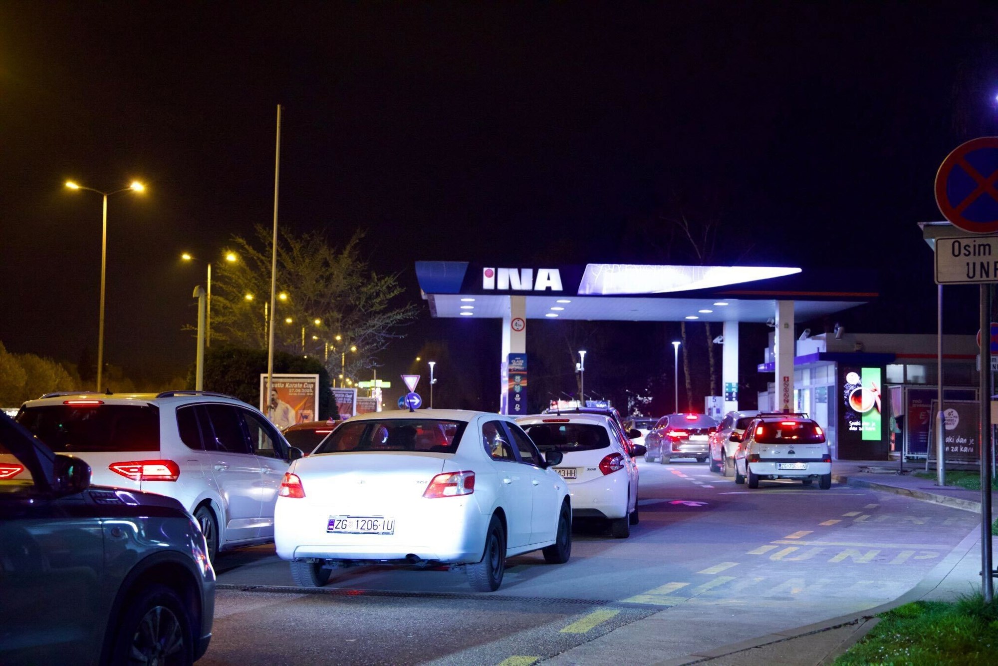 Nove cijene goriva: Gužve na pumpama, ima i nestašica. "U Splitu točio bačvu po bačvu"