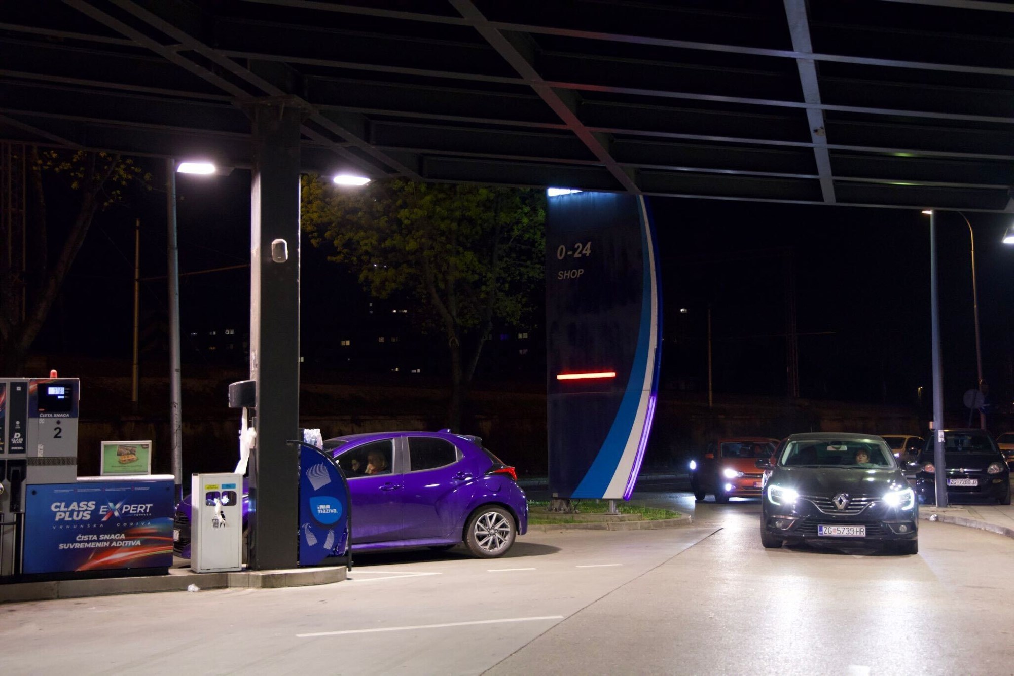 Nove cijene goriva: Gužve na pumpama, ima i nestašica. "U Splitu točio bačvu po bačvu"