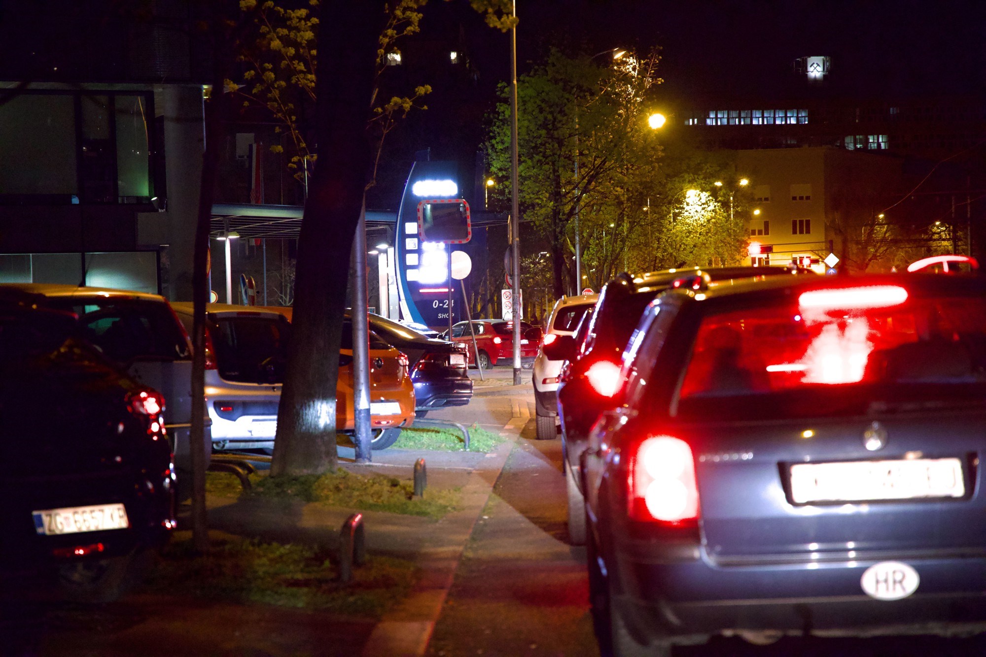 Nove cijene goriva: Gužve na pumpama, ima i nestašica. "U Splitu točio bačvu po bačvu"