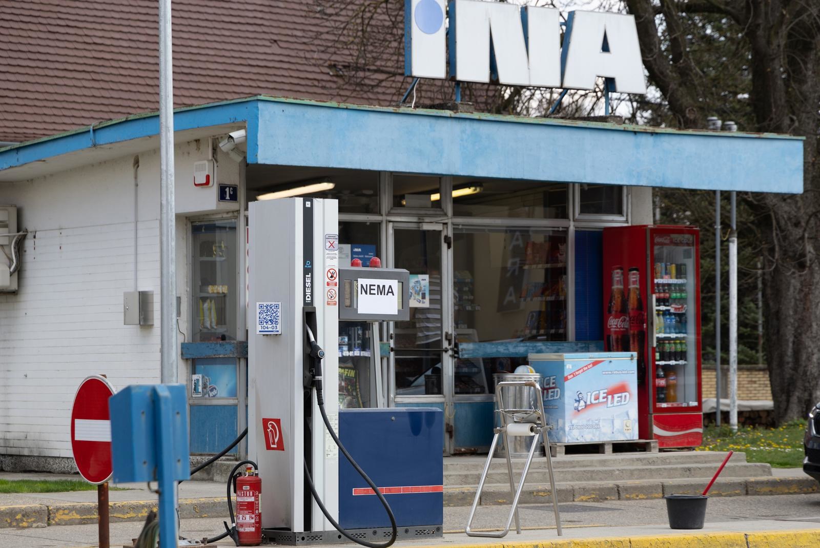 Nove cijene goriva: Gužve na pumpama, ima i nestašica. "U Splitu točio bačvu po bačvu"