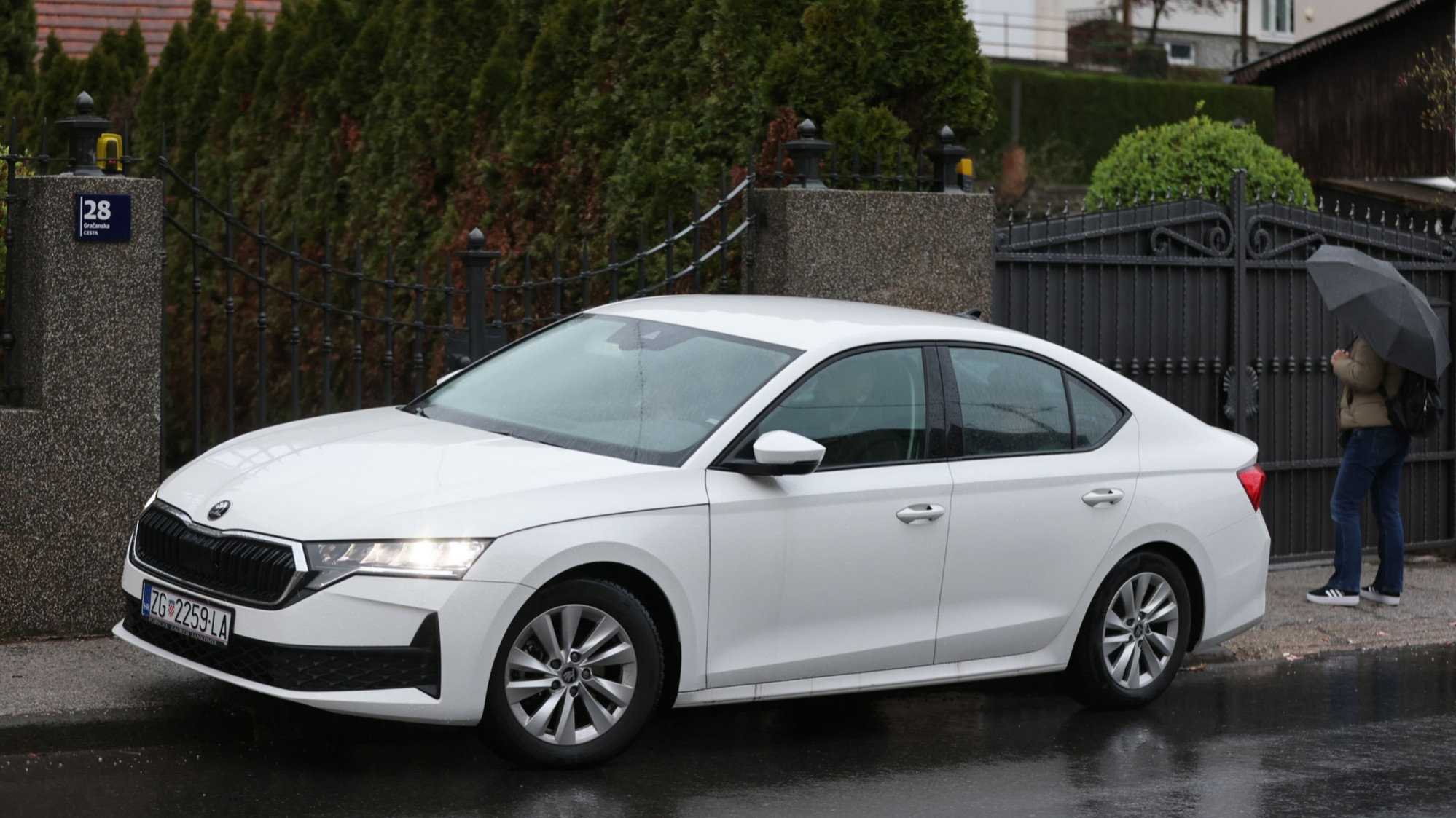 Ispred kuće Vedrana Pavleka