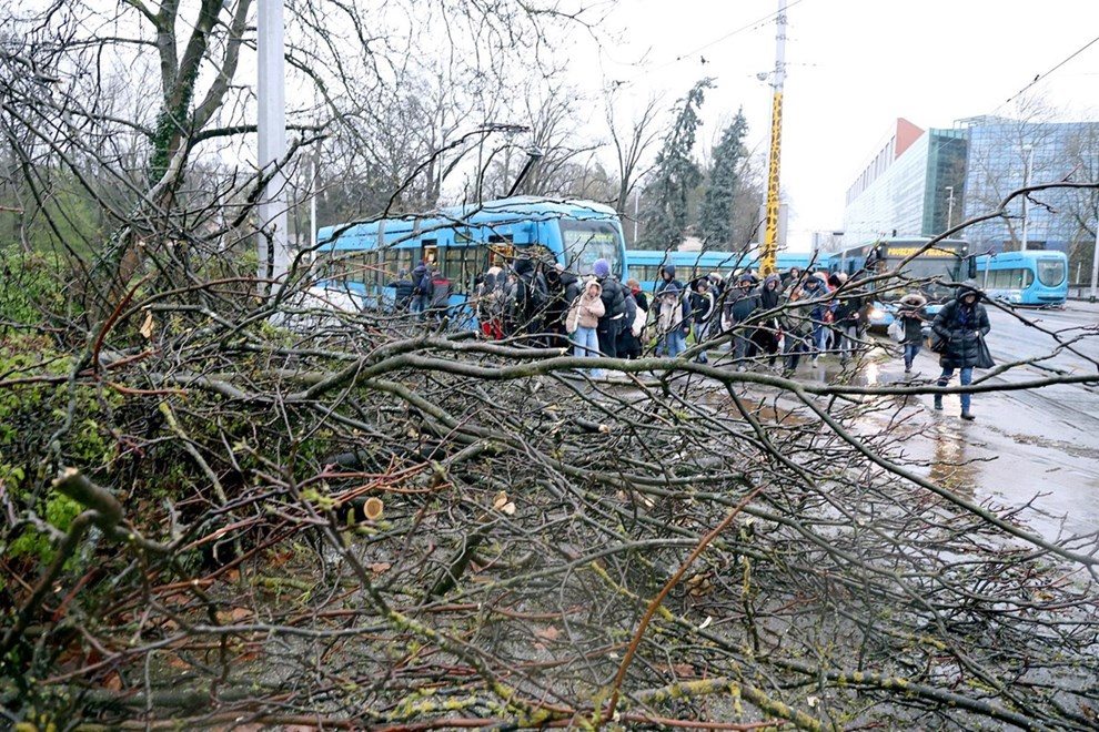  Oštećeni tramvajski vodovi, nema prometa između Maksimira i Dubrave 