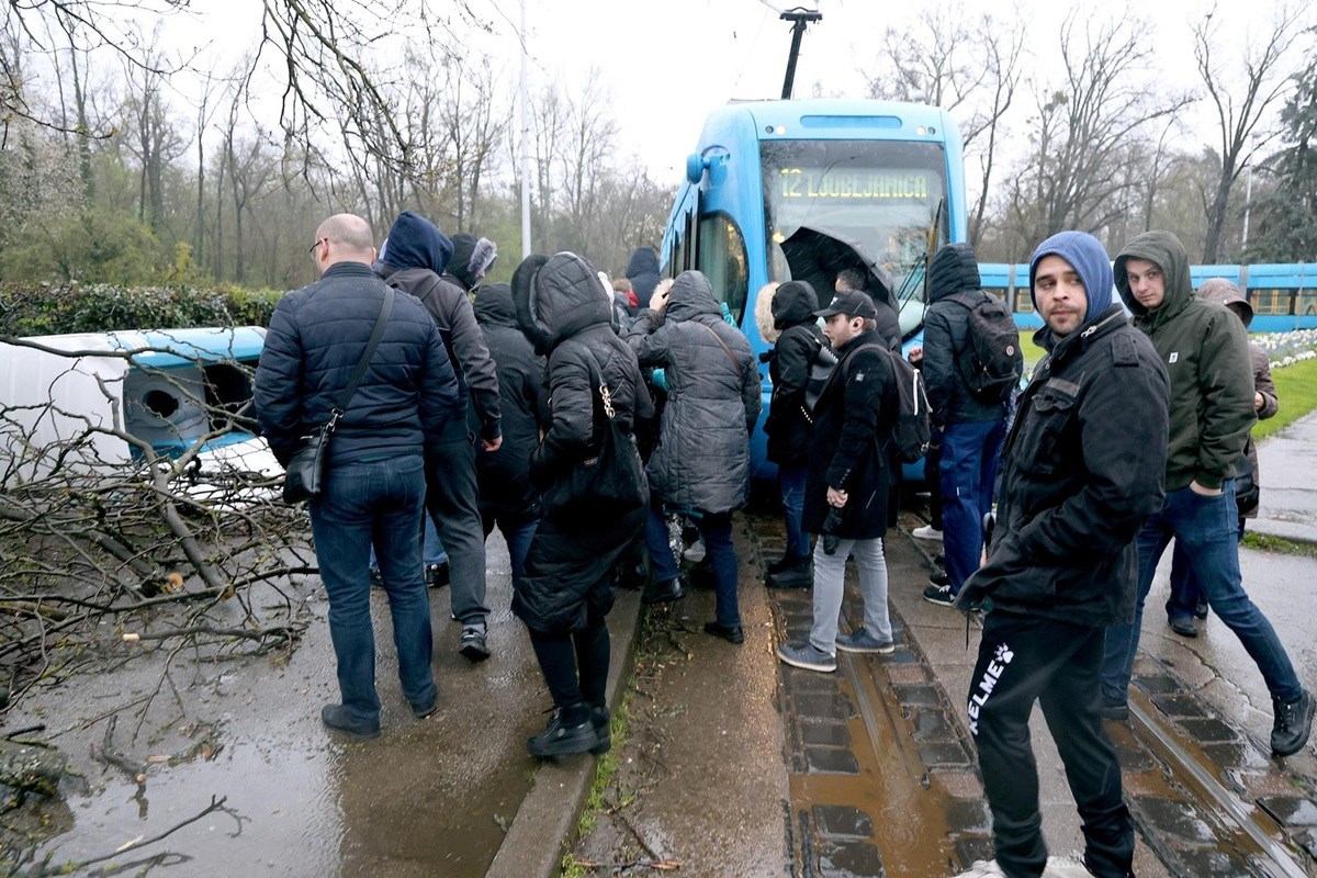 Oštećeni tramvajski vodovi, nema prometa između Maksimira i Dubrave 