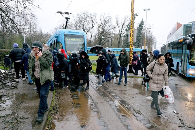  Oštećeni tramvajski vodovi, nema prometa između Maksimira i Dubrave 
