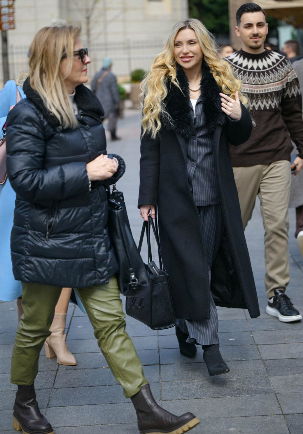 FOTO Poznati nakon ružnog vremena upijali sunce na špici, pogledajte tko je sve bio