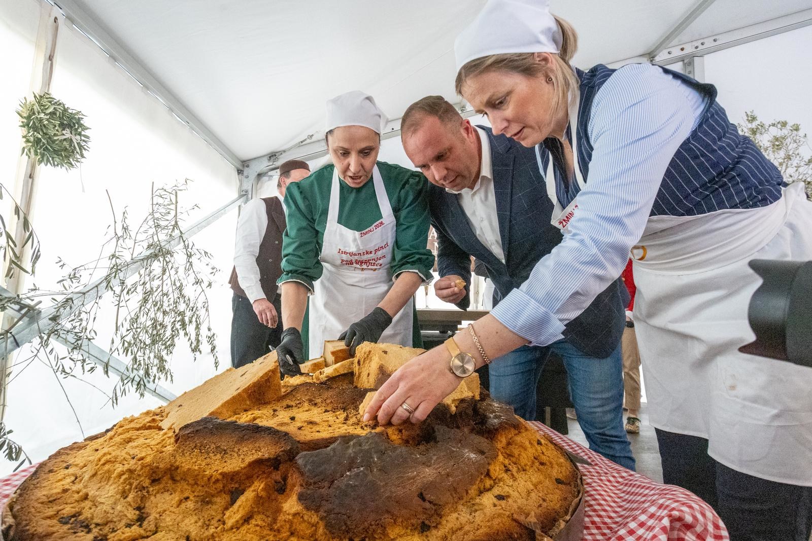 U Žminju napravljena najveća pinca na svijetu