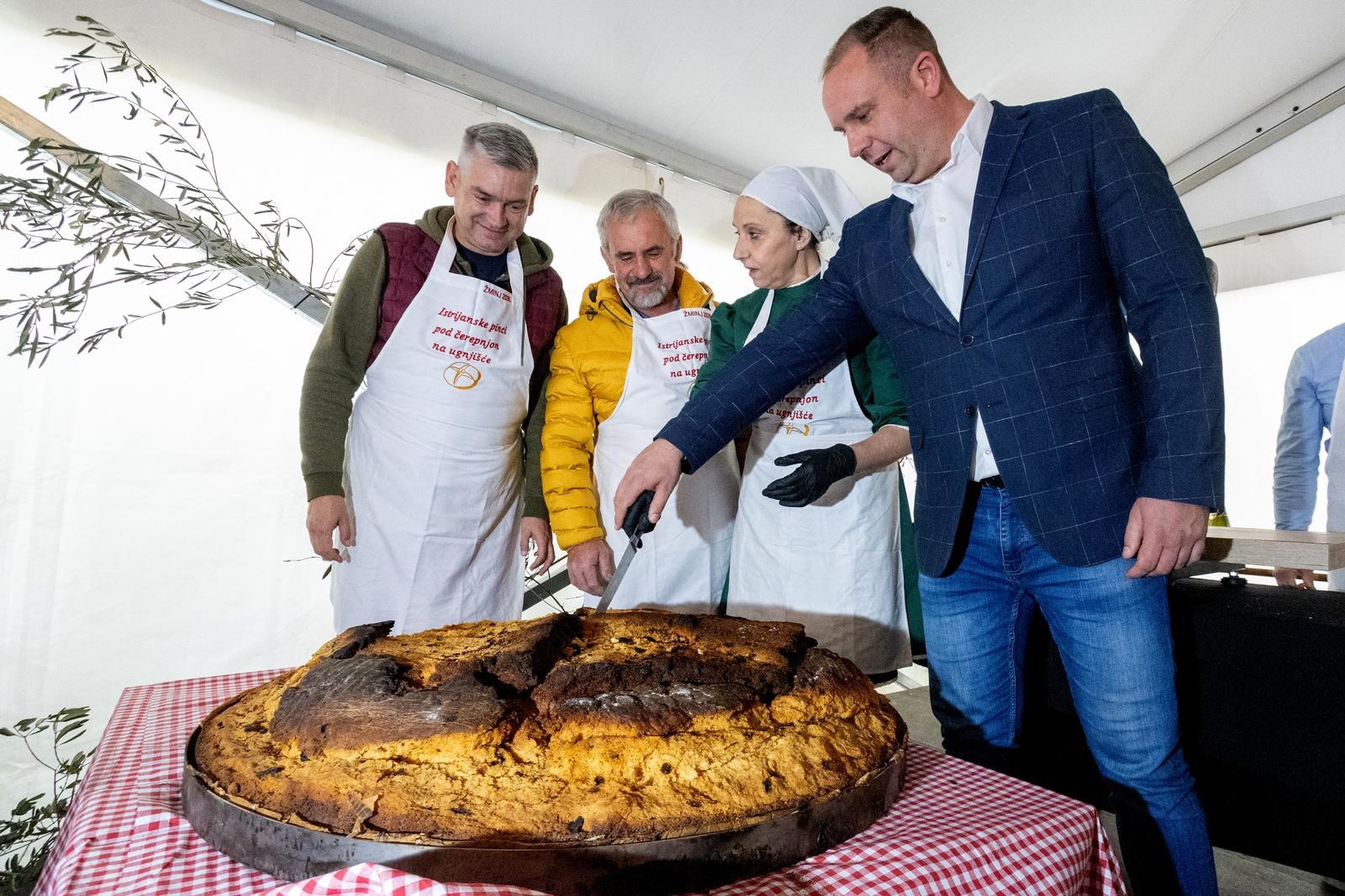 U Žminju napravljena najveća pinca na svijetu