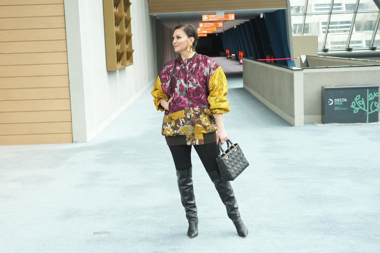 Nina Badrić na promociji albuma u Beogradu nosila upečatljivu jaknu i torbu od 6000 €