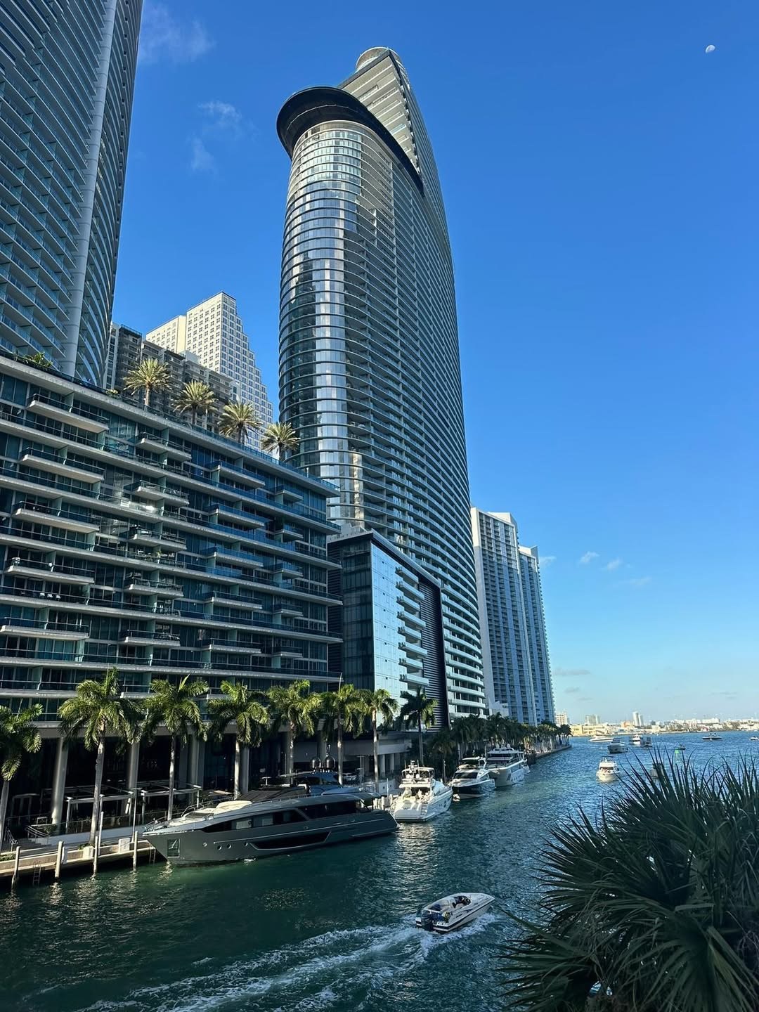 Dok je Duje Ćaleta-Car s Vatrenima u Orlandu, Adriana pokazala kako uživa u Miamiju