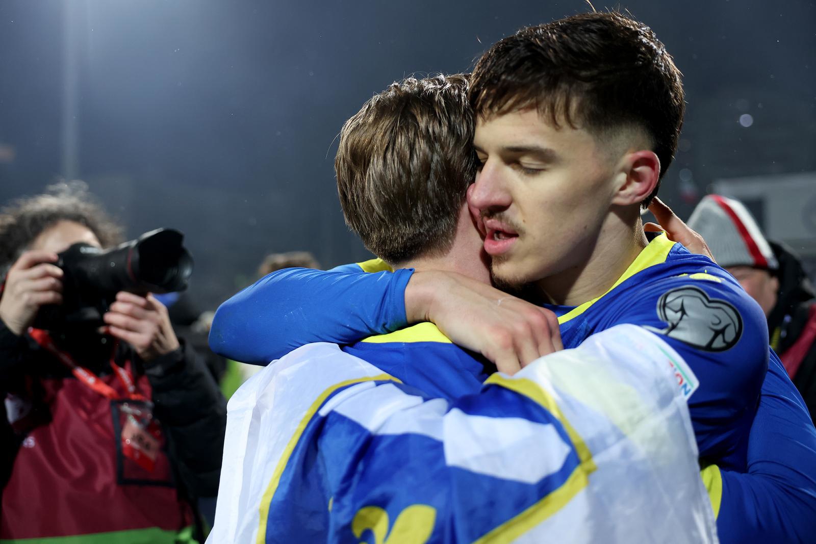 Suze i zagrljaji u Zenici: Emotivni trenuci nakon plasmana BiH na Svjetsko prvenstvo