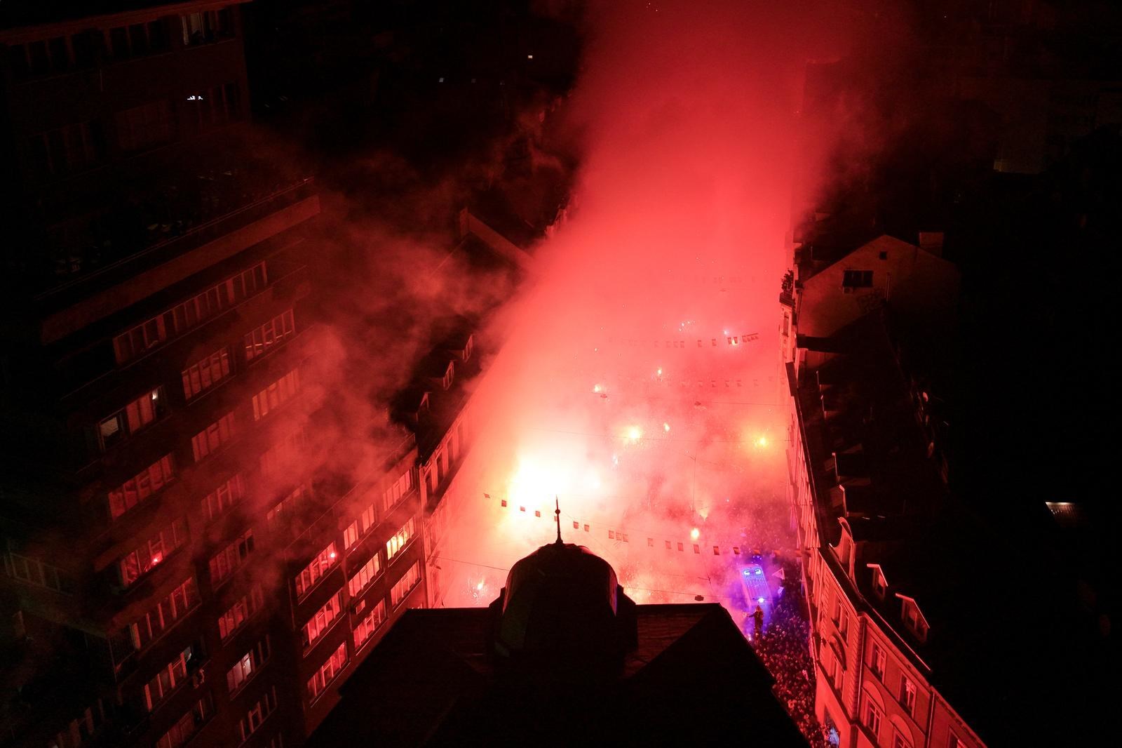 GALERIJA Sarajevo spektakularno dočekalo Zmajeve, rijeka ljudi slavila s njima