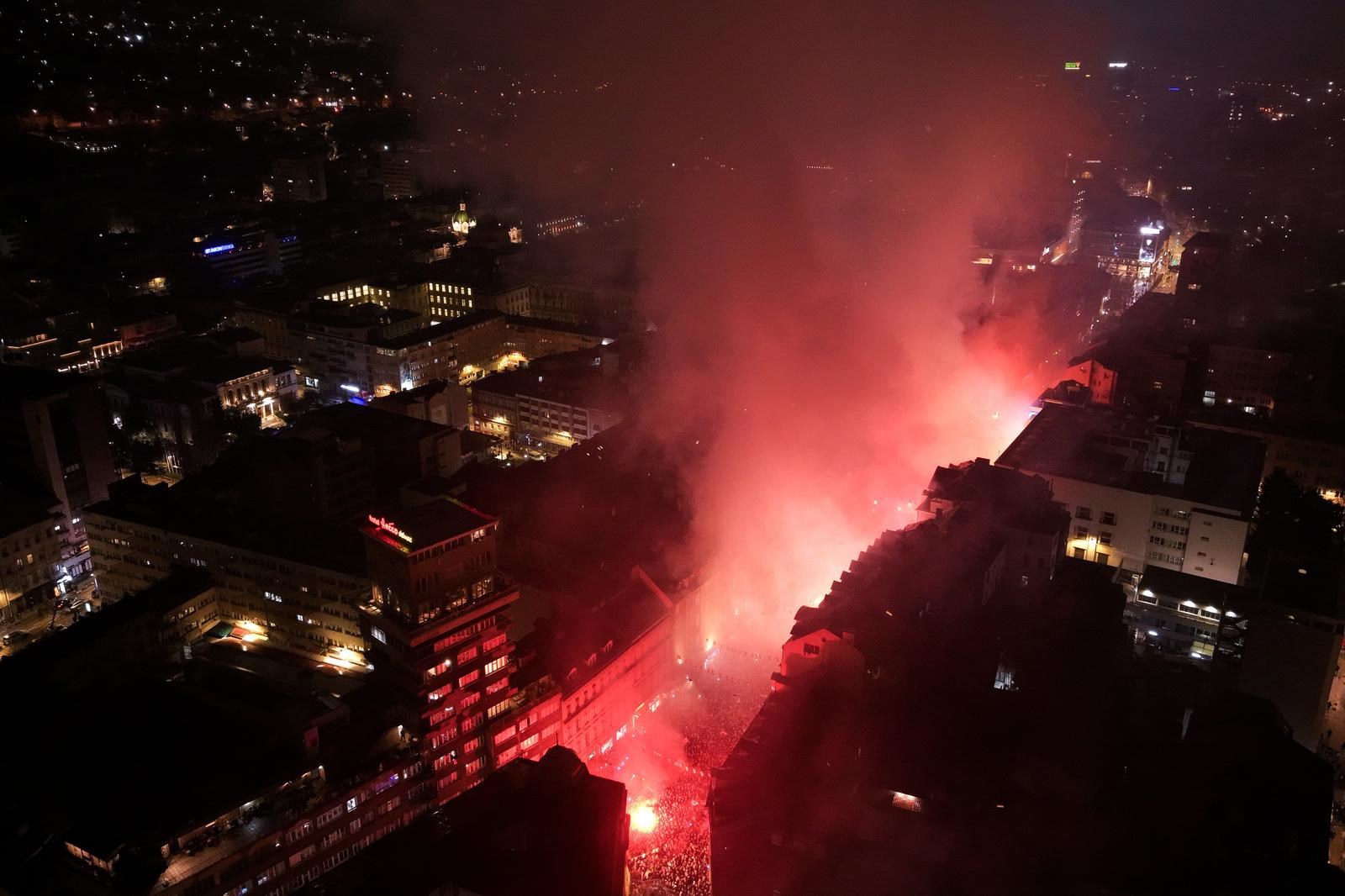 GALERIJA Sarajevo spektakularno dočekalo Zmajeve, rijeka ljudi slavila s njima