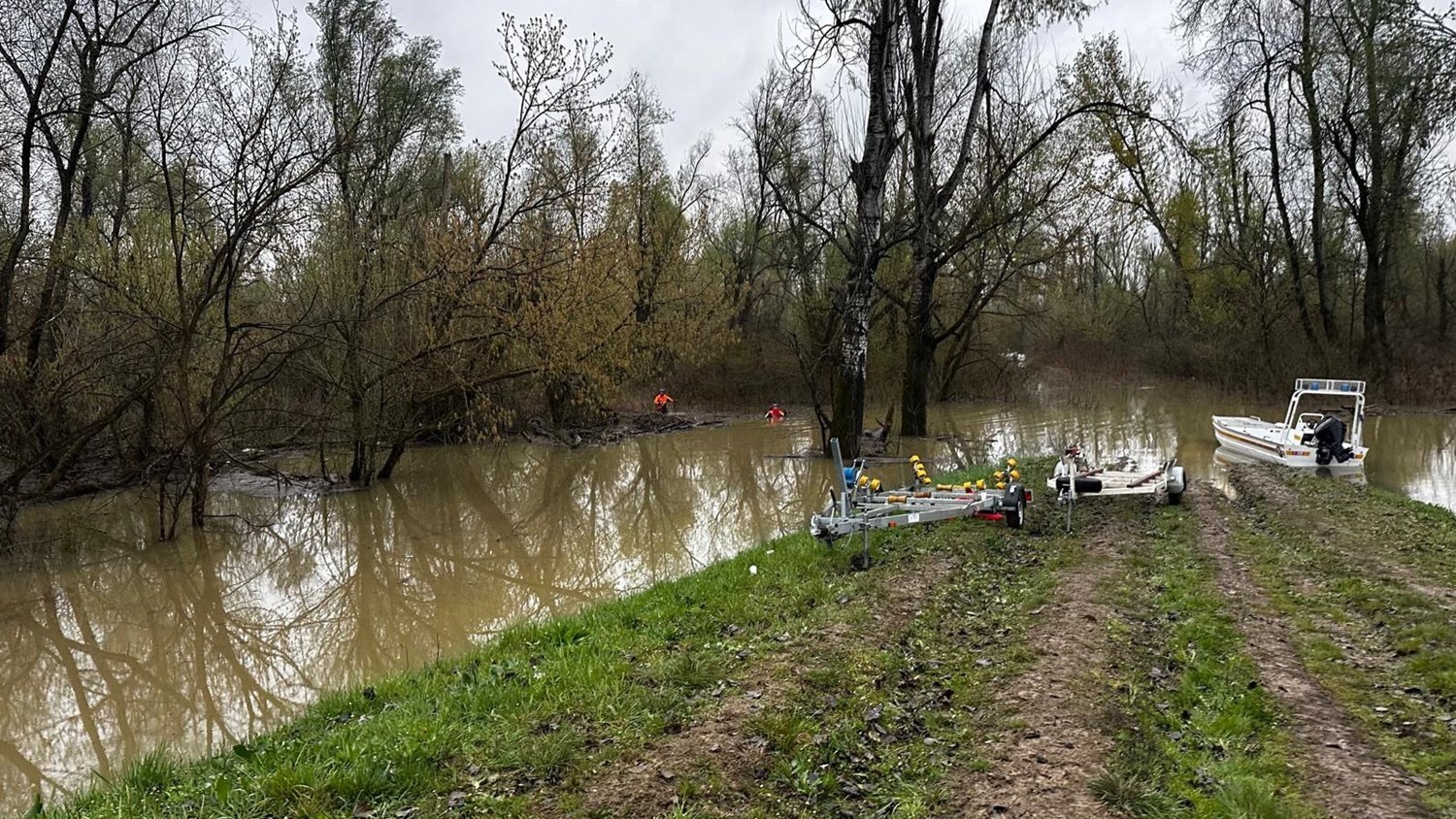 Spasilačka akcija kod Babine Grede, izvučeno 30 ljudi. Plenković: Prevrnuli se čamci