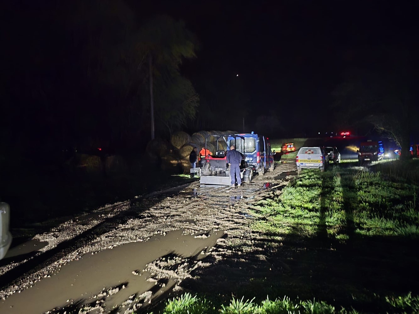 Spasilačka akcija kod Babine Grede, izvučeno 30 ljudi. Plenković: Prevrnuli se čamci