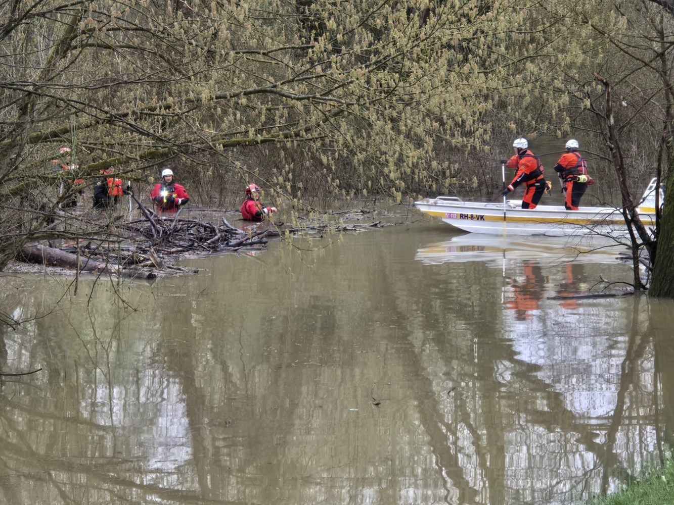 Spasilačka akcija kod Babine Grede, izvučeno 30 ljudi. Plenković: Prevrnuli se čamci