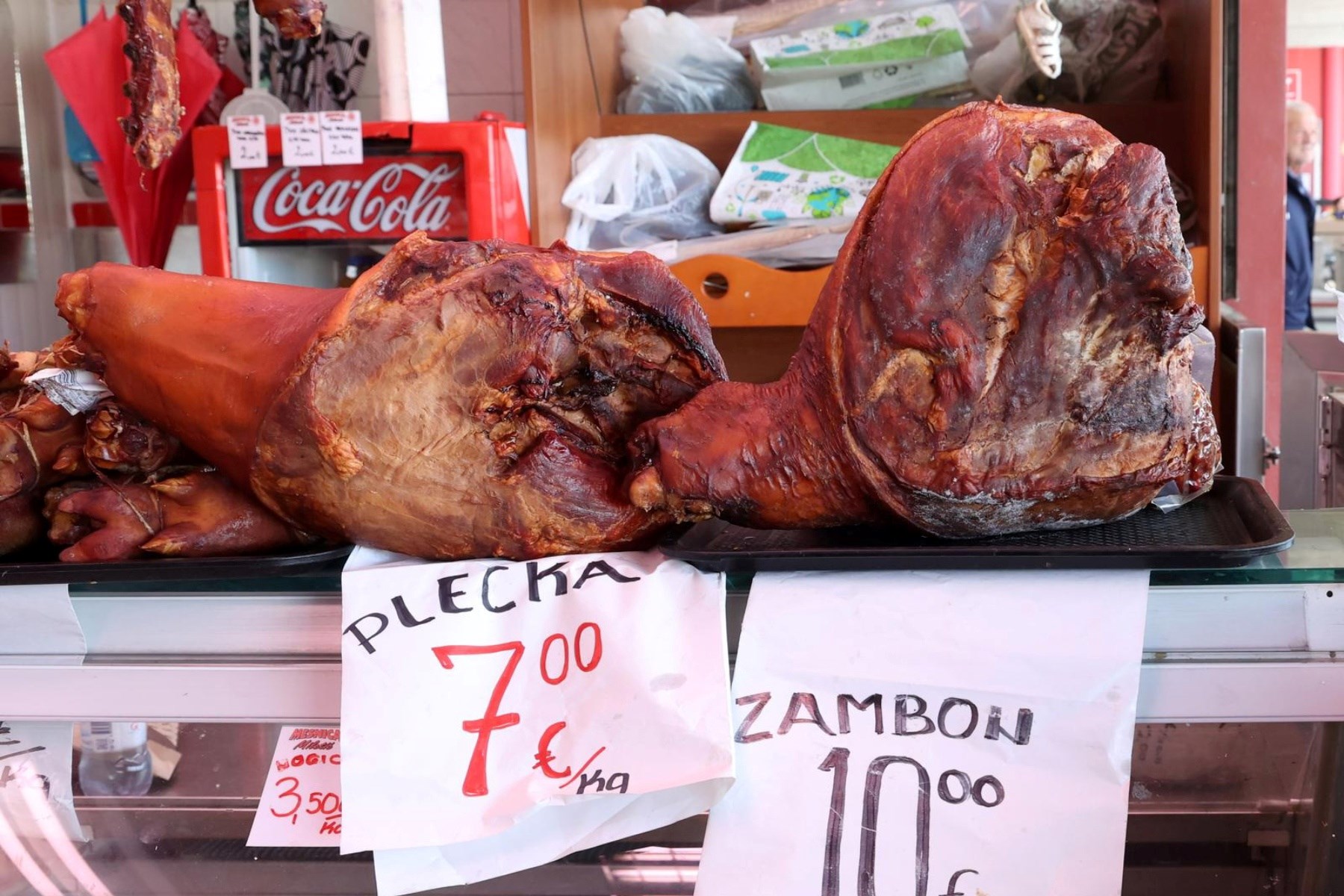 FOTO Pogledajte ponudu na šibenskoj tržnici uoči najvećeg kršćanskog blagdana Uskrsa