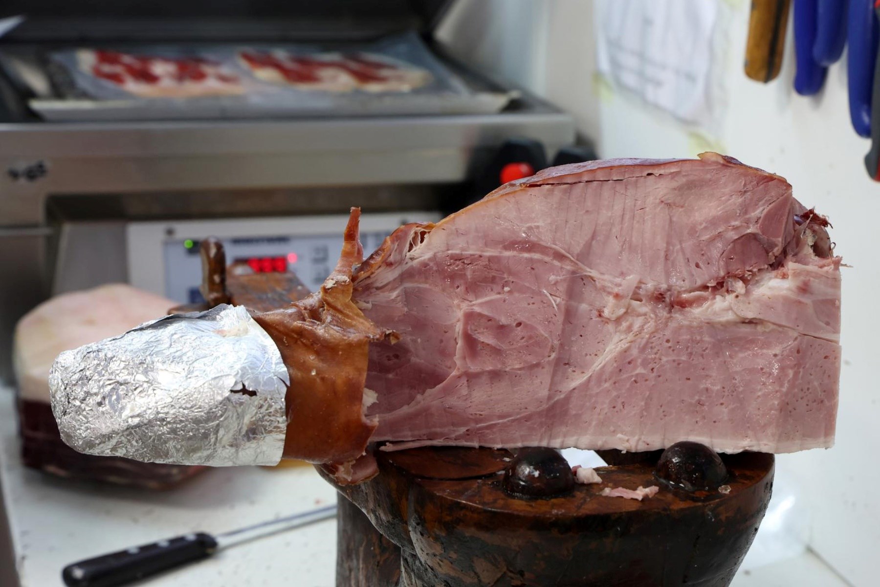 FOTO Pogledajte ponudu na šibenskoj tržnici uoči najvećeg kršćanskog blagdana Uskrsa