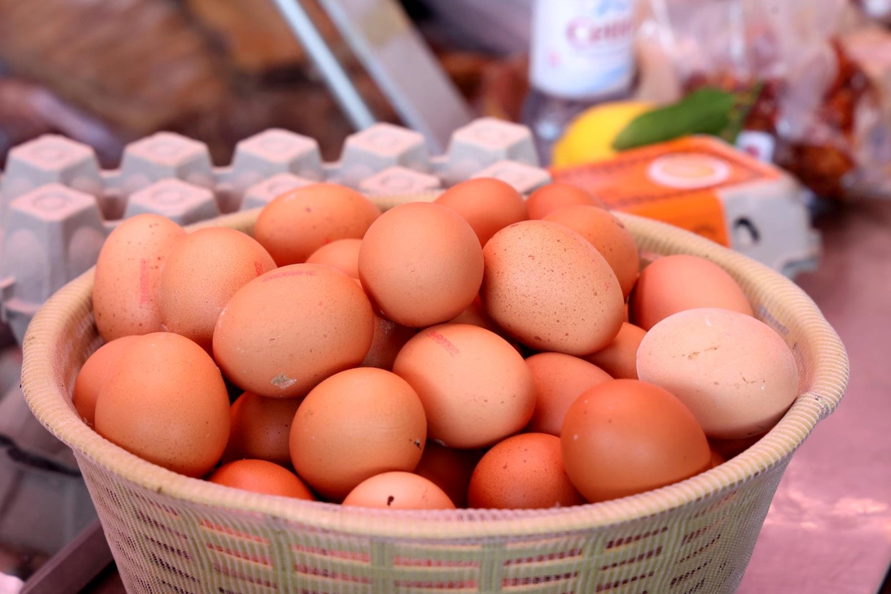 FOTO Pogledajte ponudu na šibenskoj tržnici uoči najvećeg kršćanskog blagdana Uskrsa