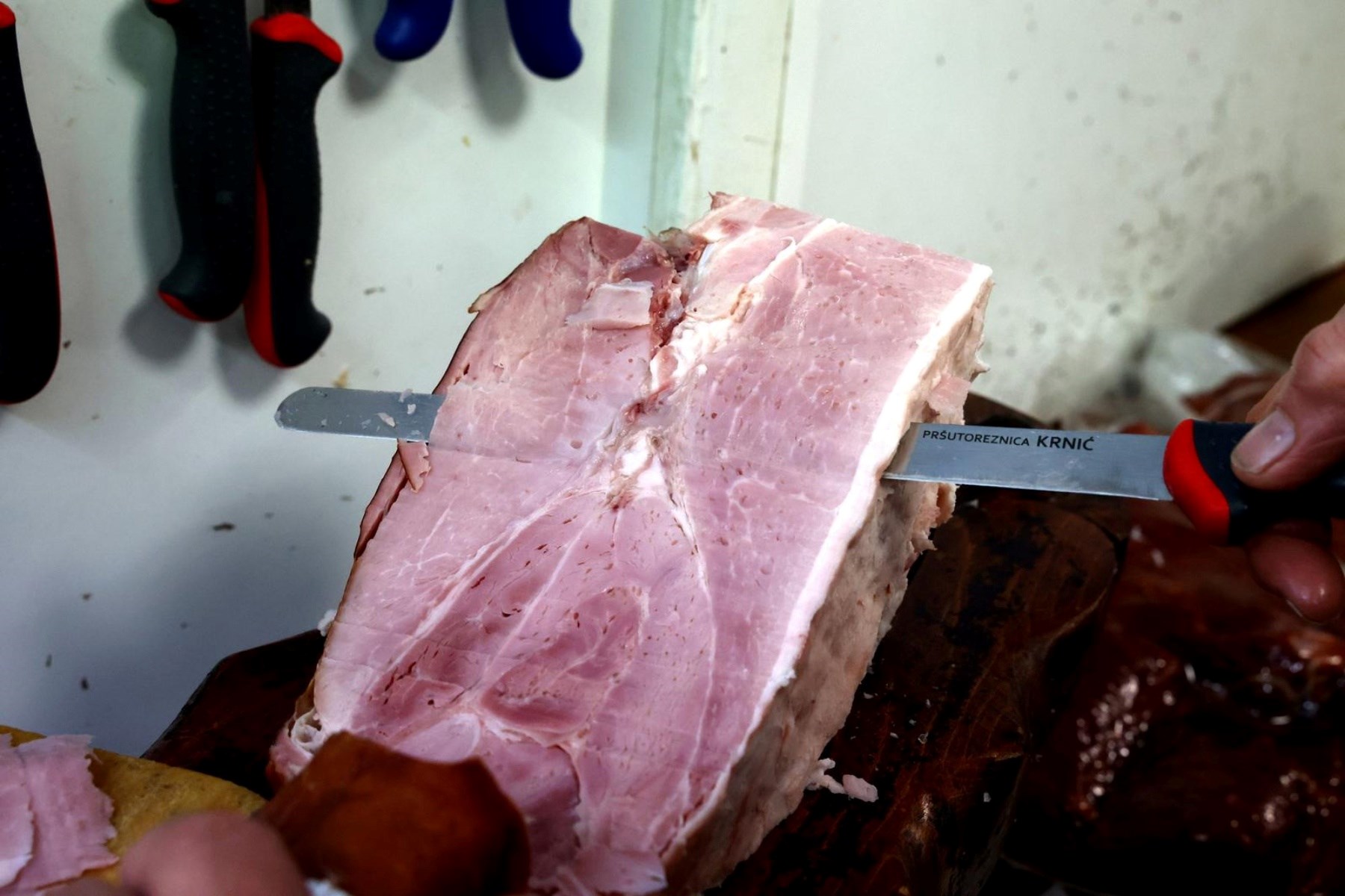 FOTO Pogledajte ponudu na šibenskoj tržnici uoči najvećeg kršćanskog blagdana Uskrsa