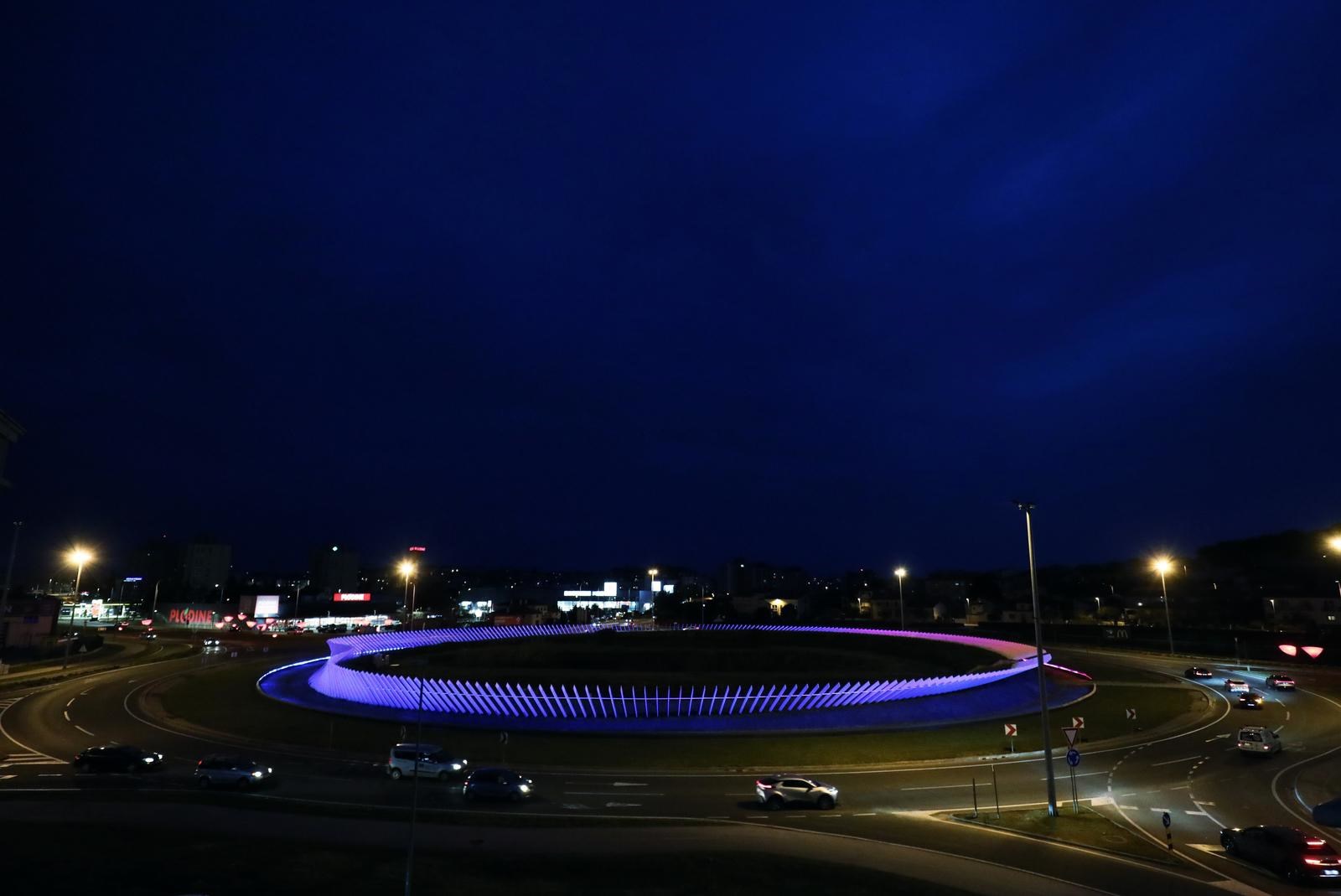 Znamenitosti diljem zemlje osvijetljene plavom bojom. Razlog je veoma važan