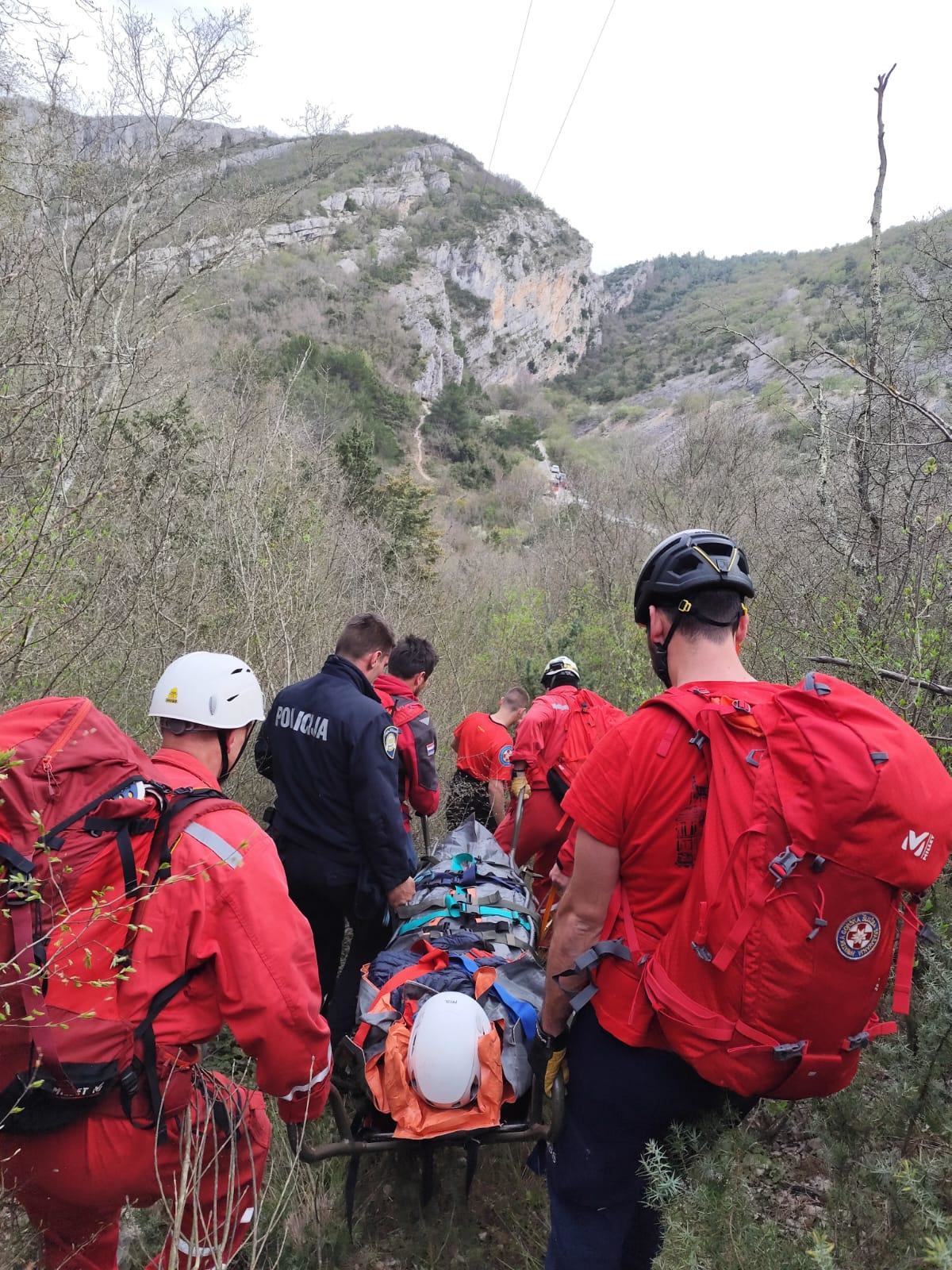 FOTO Česi se sami spuštali zatvorenim zip lineom na Čikoli pa se ozlijedili