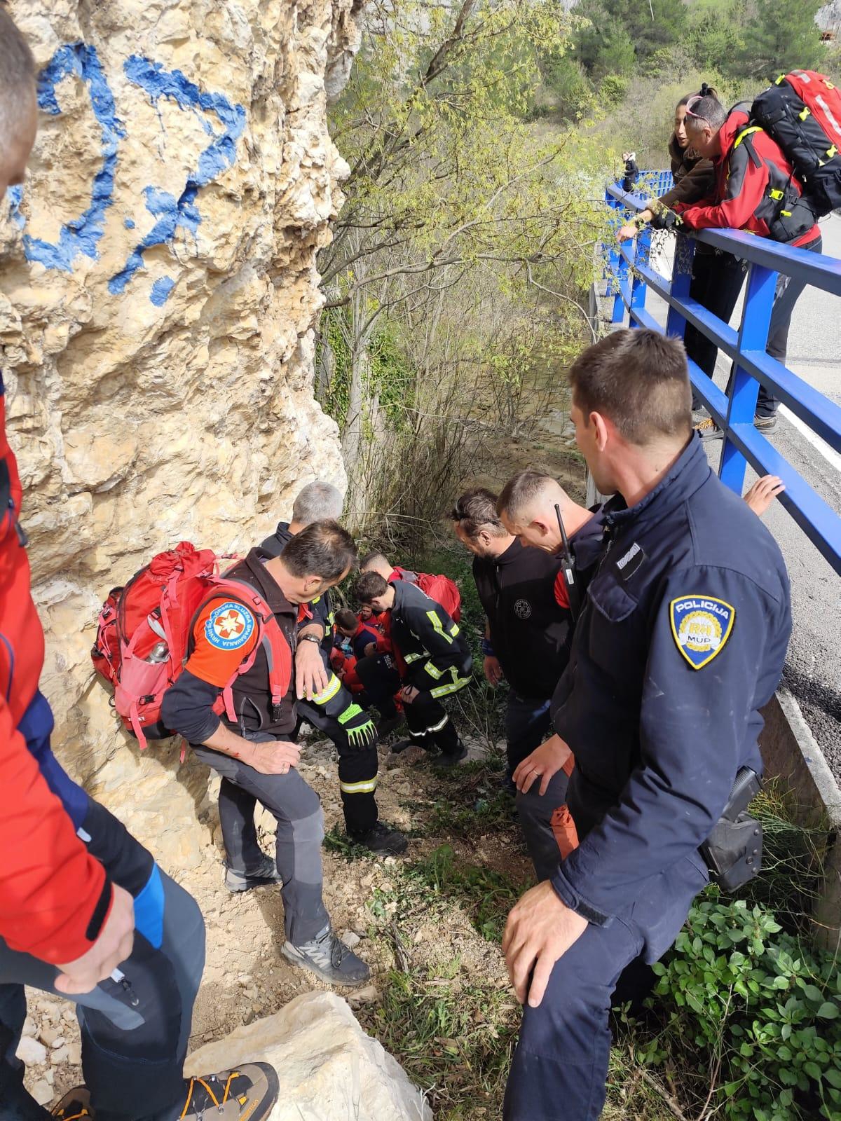 FOTO Česi se sami spuštali zatvorenim zip lineom na Čikoli pa se ozlijedili