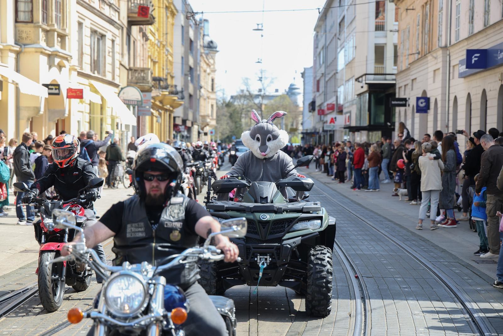 FOTO Moto klub Osijek razveselio najmlađe: Održan Moto zeko 2026.