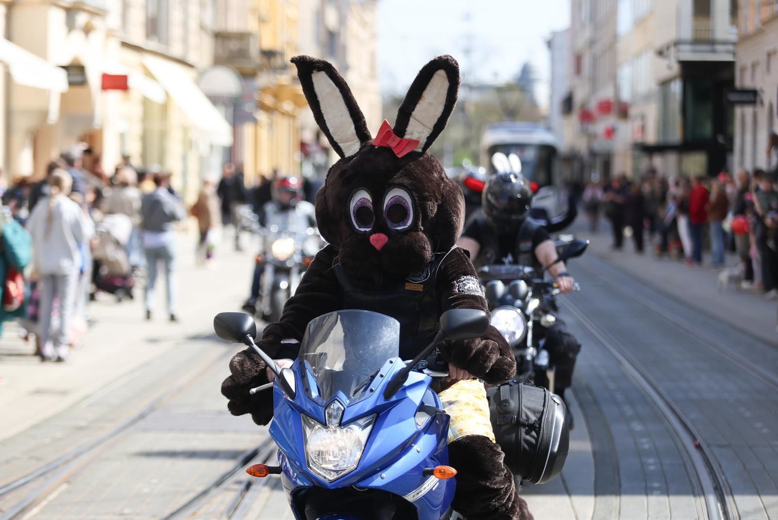 FOTO Moto klub Osijek razveselio najmlađe: Održan Moto zeko 2026.