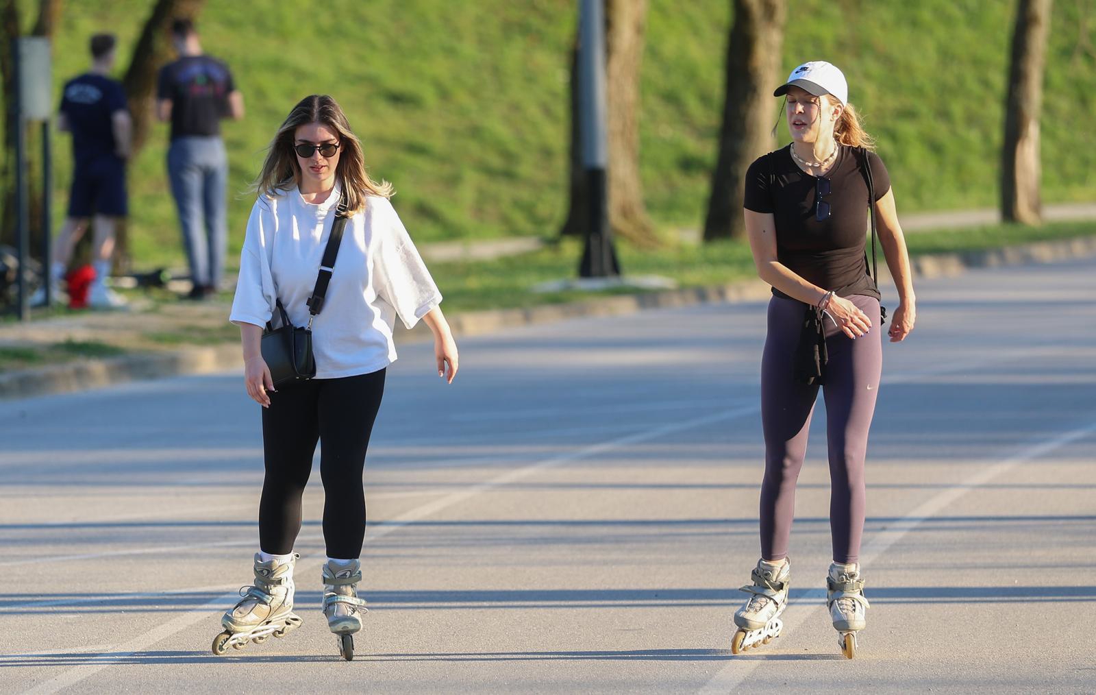 FOTO Glazba, sunčanje i kupanje: Ovako je Jarun izgledao na Uskrs