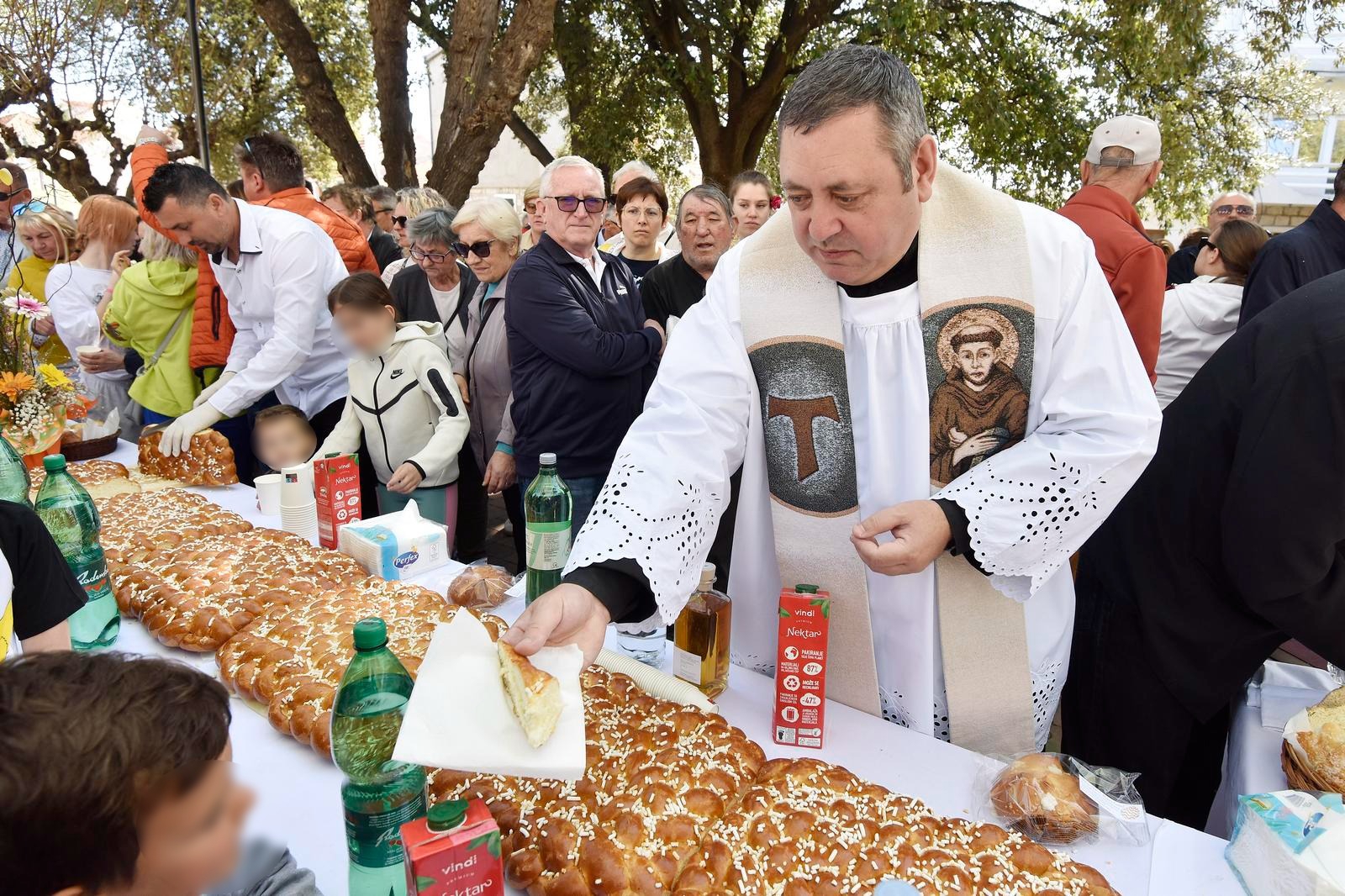 FOTO U Vodicama održan Uskršnji doručak s najvećom karitulom u Hrvatskoj