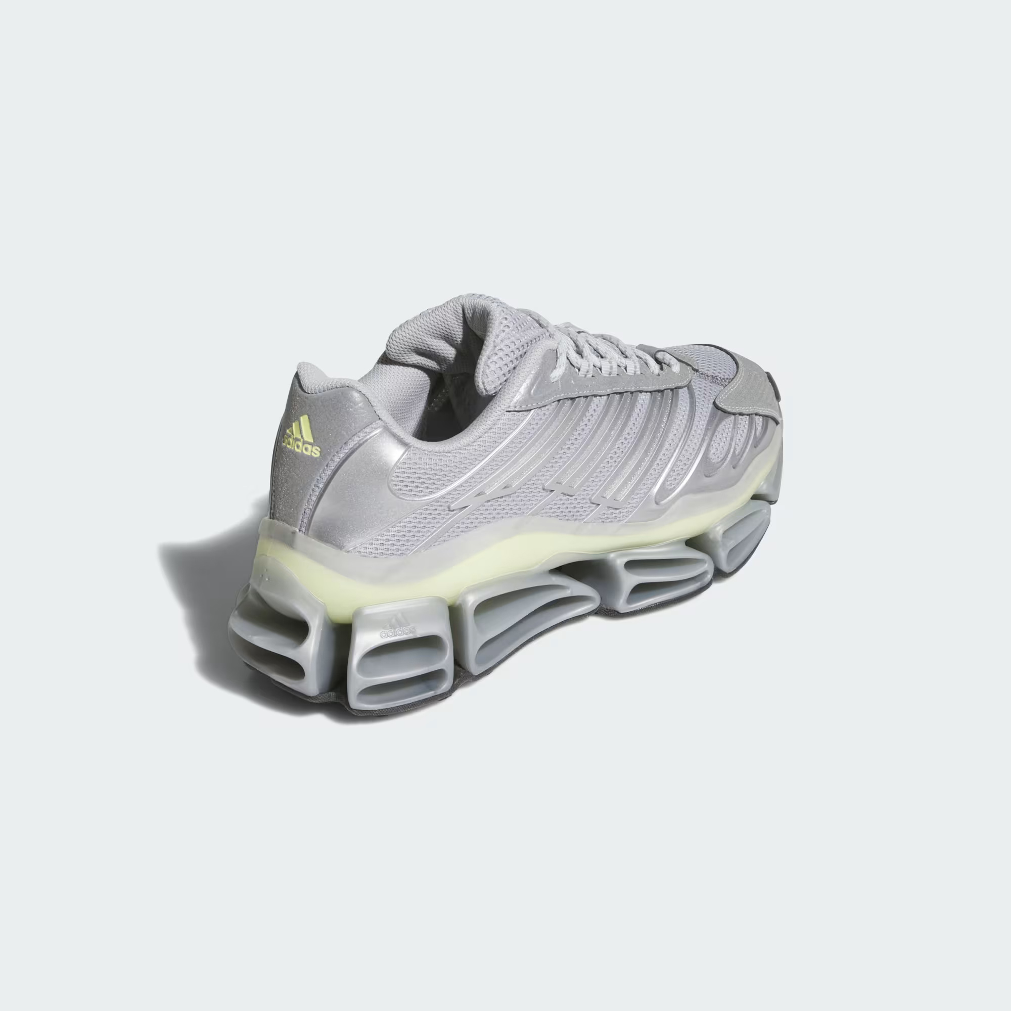 Adidas ima novi model koji izgleda kao tenisica iz SF filma