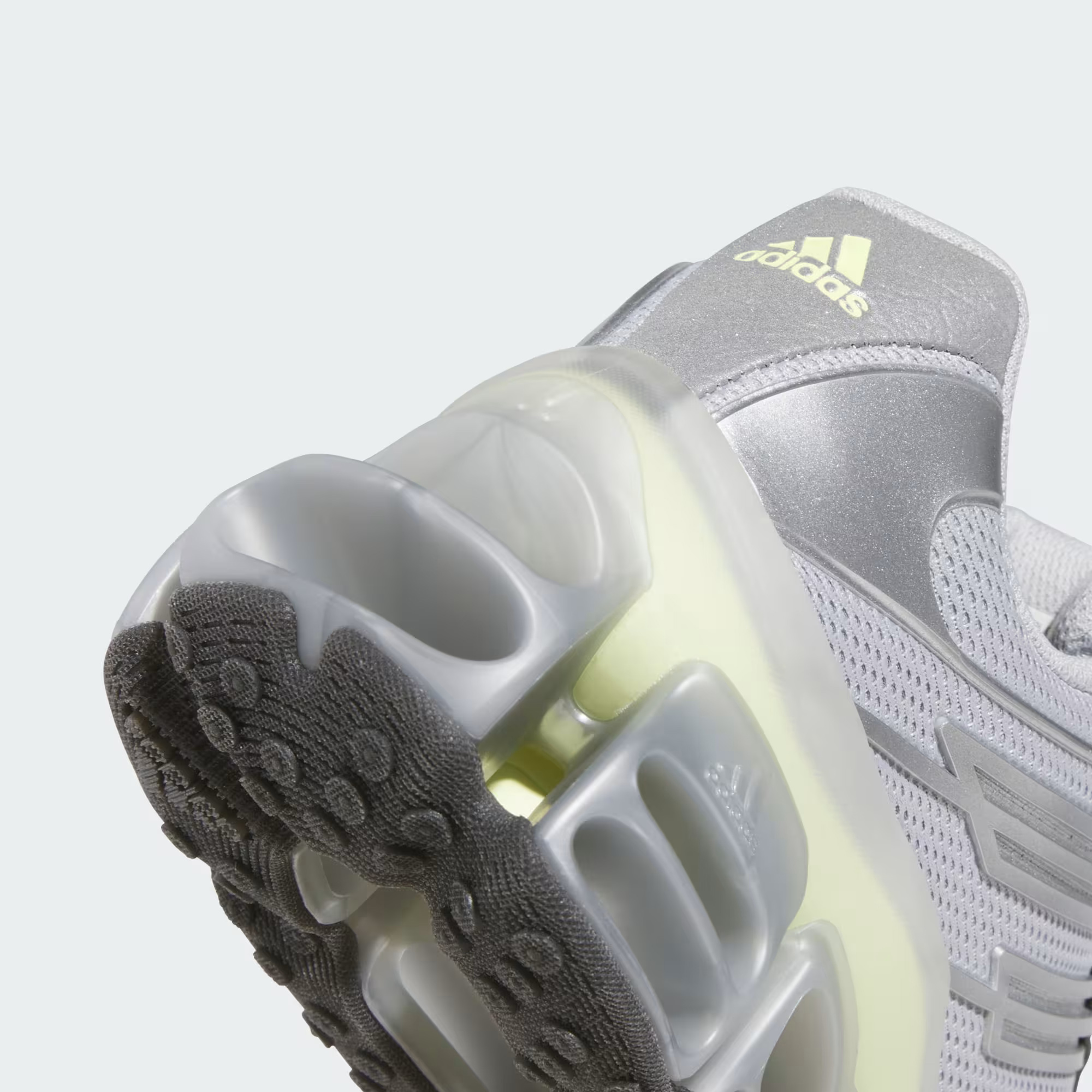 Adidas ima novi model koji izgleda kao tenisica iz SF filma