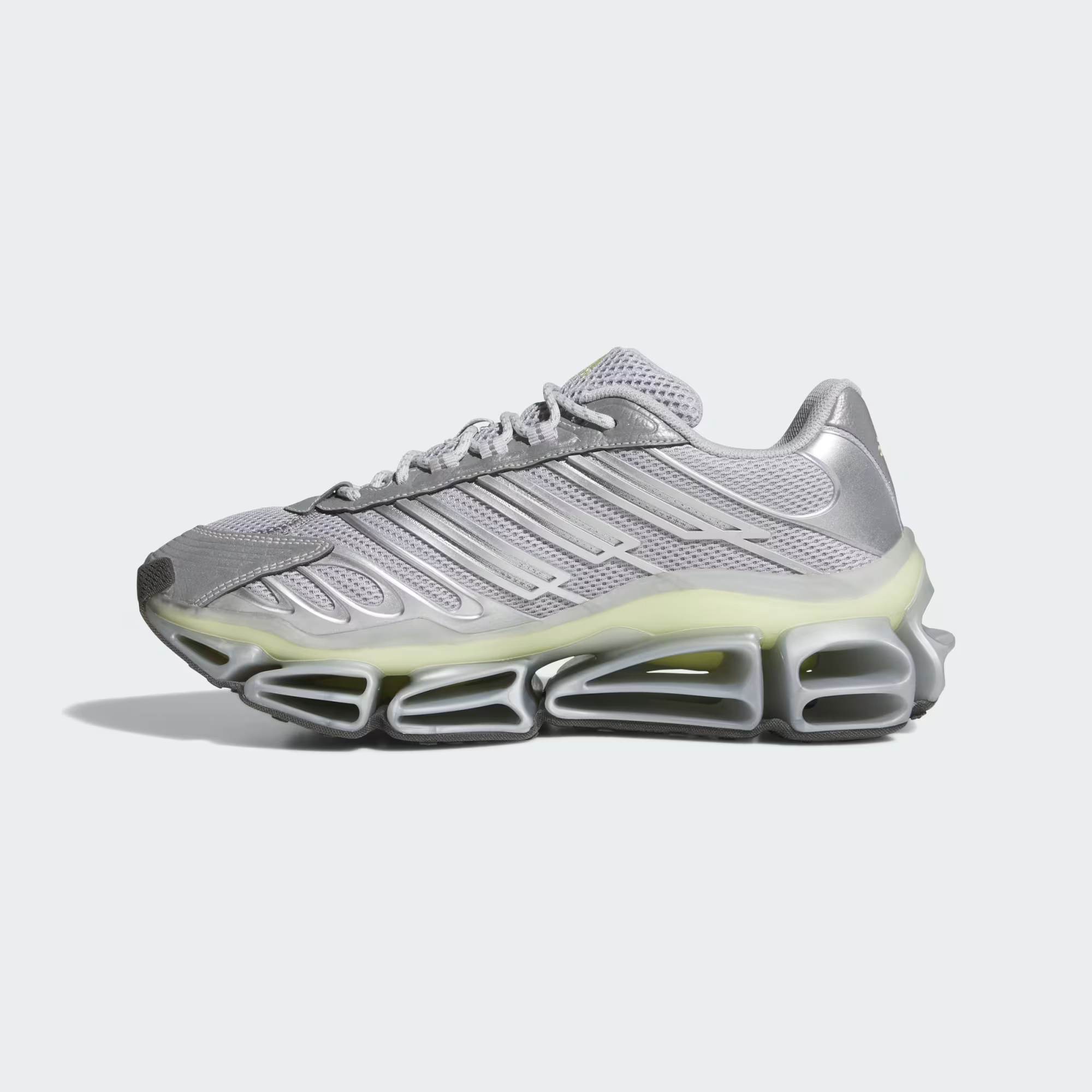 Adidas ima novi model koji izgleda kao tenisica iz SF filma