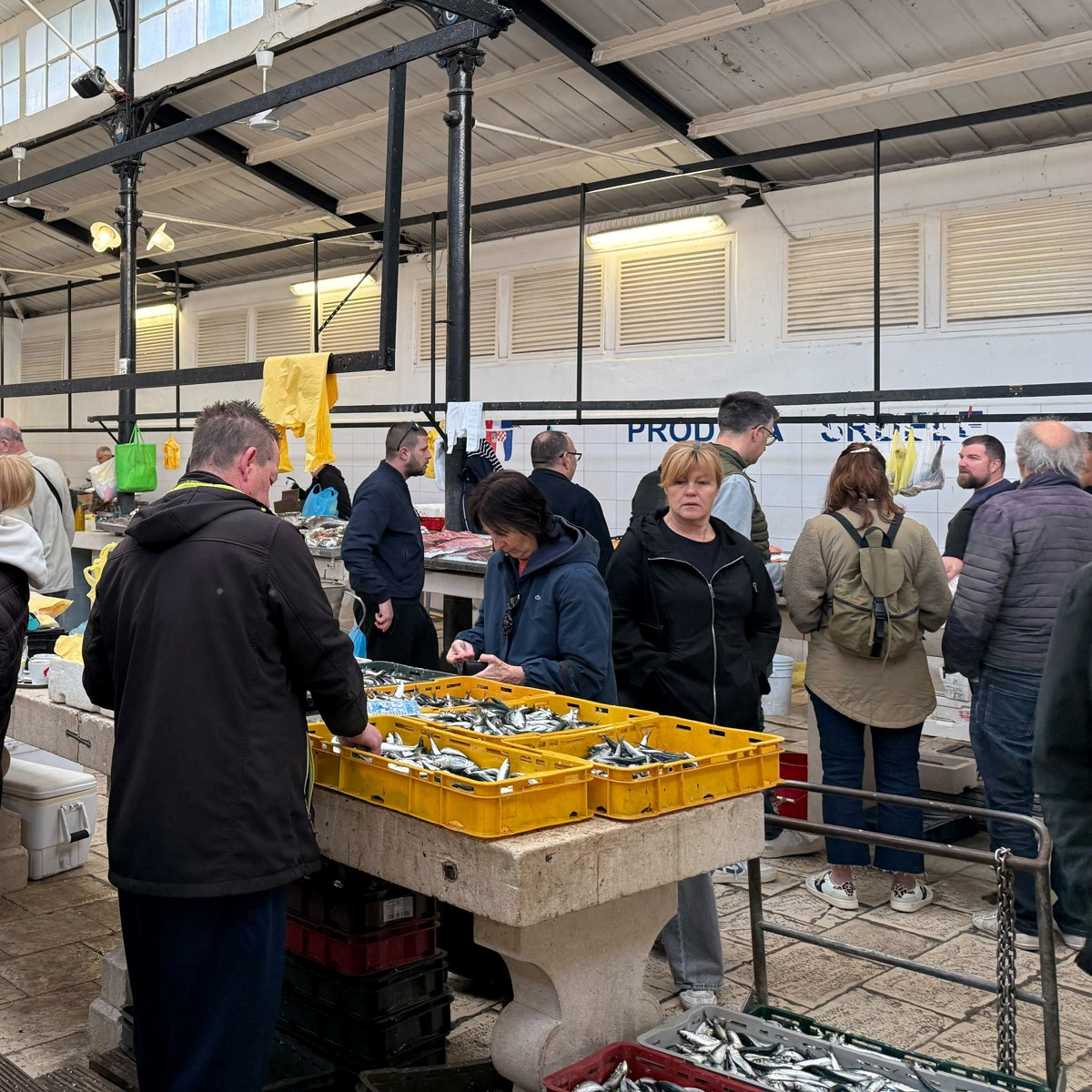 Zbog velikog rasta cijene plavog dizela skuplja je riba. Srdela 5, škampi do 50 eura