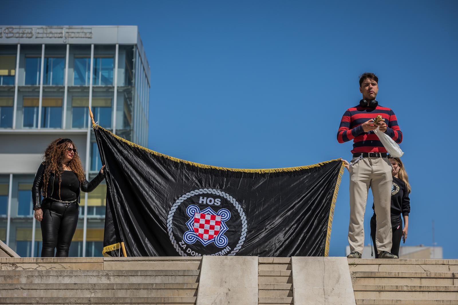 FOTO Na Skejinom mitingu u Splitu vikali ZDS, spominjali šišmiše i vrane