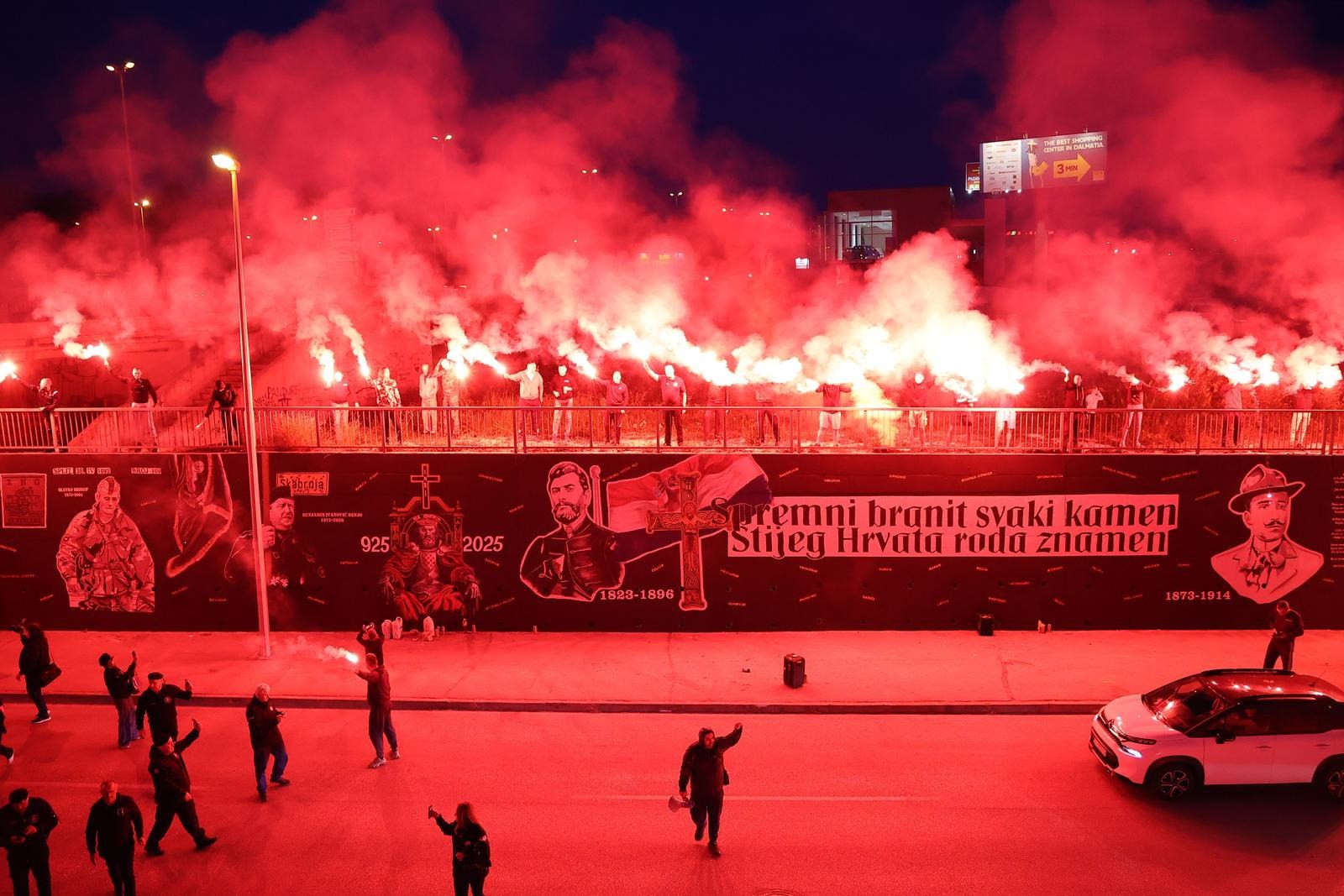 VIDEO I FOTO Torcida i HOS palili baklje za 10.4., zaustavili promet