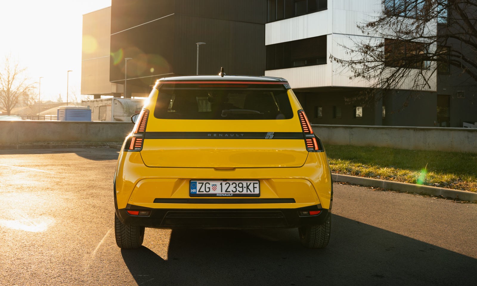 Renault 5 je oživio i to na kakav način. Vozili smo retro atrakciju