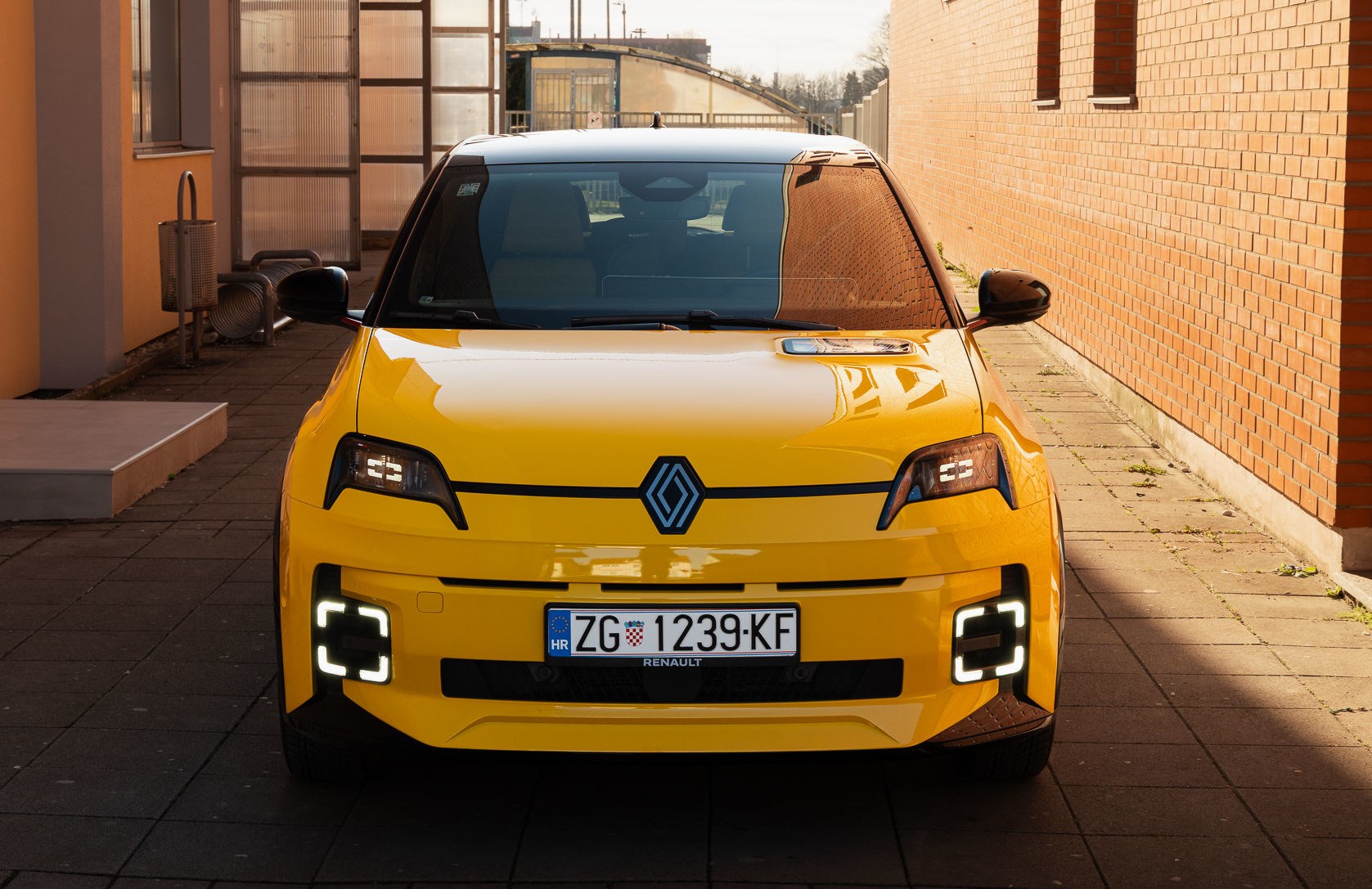 Renault 5 je oživio i to na kakav način. Vozili smo retro atrakciju