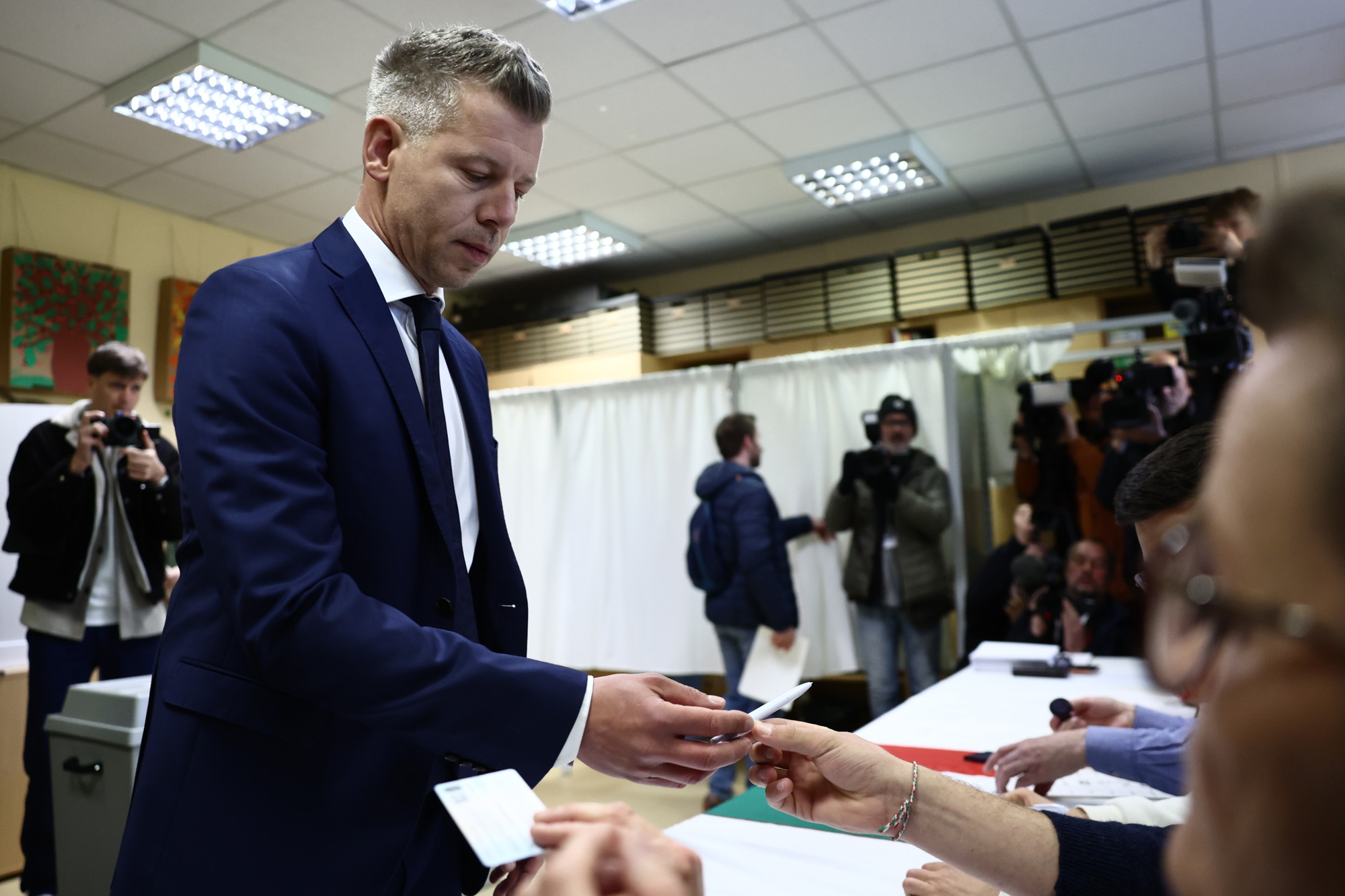 Orban teško poražen. Magyaru stižu čestitke sa svih strana. Oglasio se Kremlj