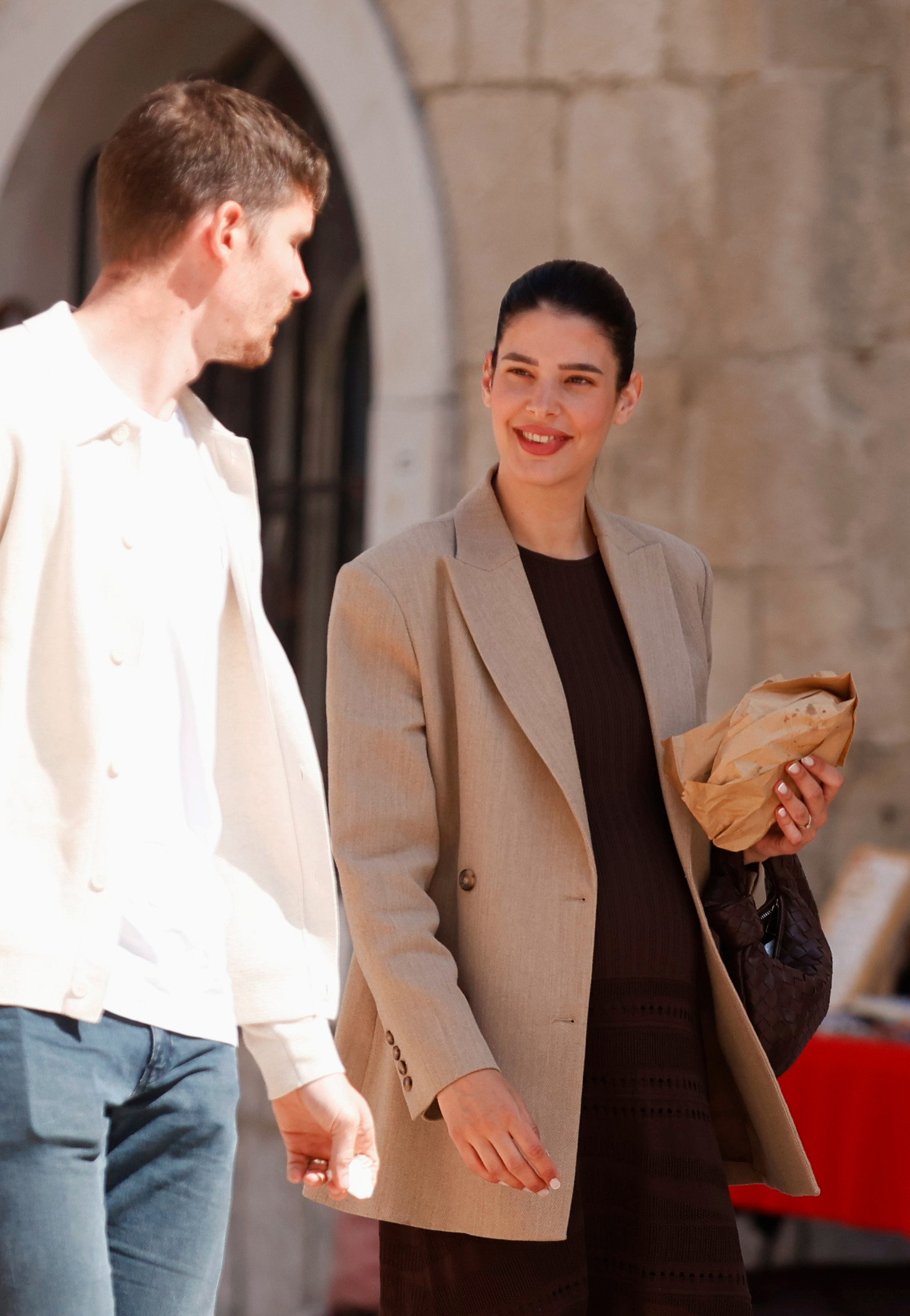 FOTO Proljetni street style u Sinju: Haljine, suknje i kožne jakne u prvom planu