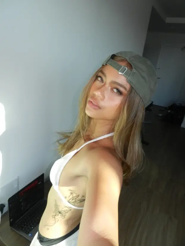 FOTO Atraktivnu vozačicu prate milijuni. San joj je voziti Formulu 1