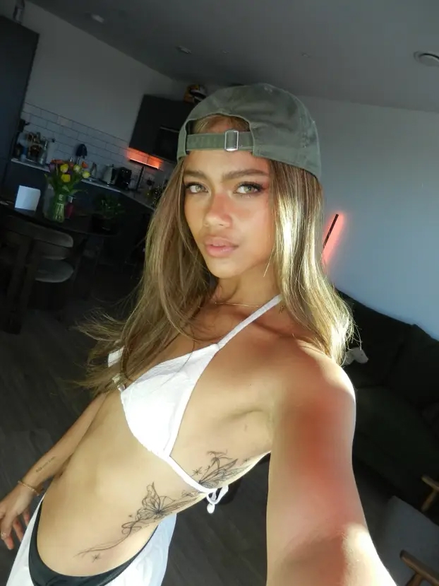 FOTO Atraktivnu vozačicu prate milijuni. San joj je voziti Formulu 1