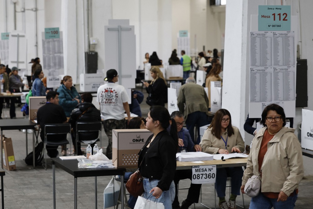 Peru bira predsjednika. Više od 30 kandidata, nema favorita