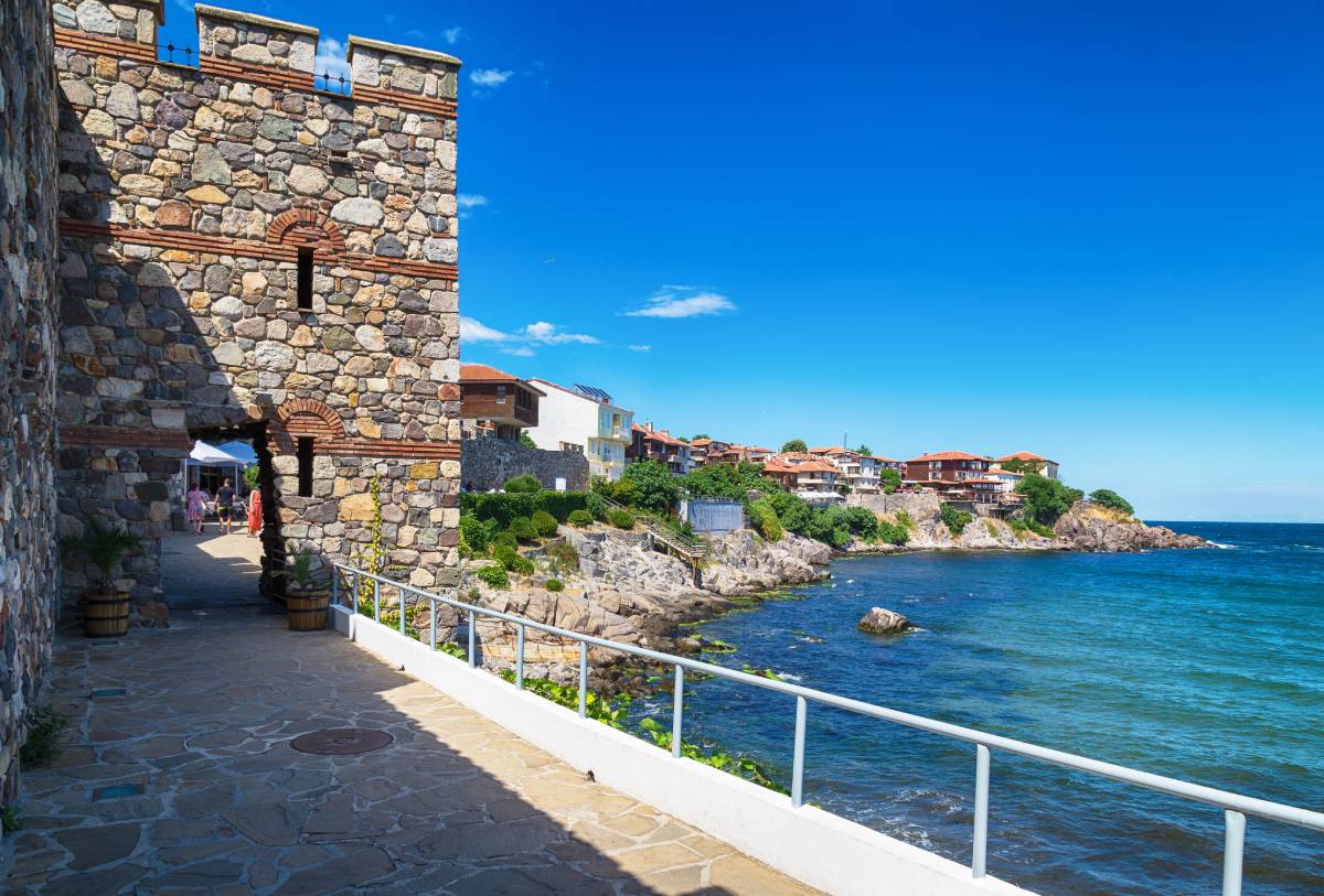 Turisti poludjeli za predivnim gradićem na Crnom moru. Pivo košta 2 eura, a obrok 10