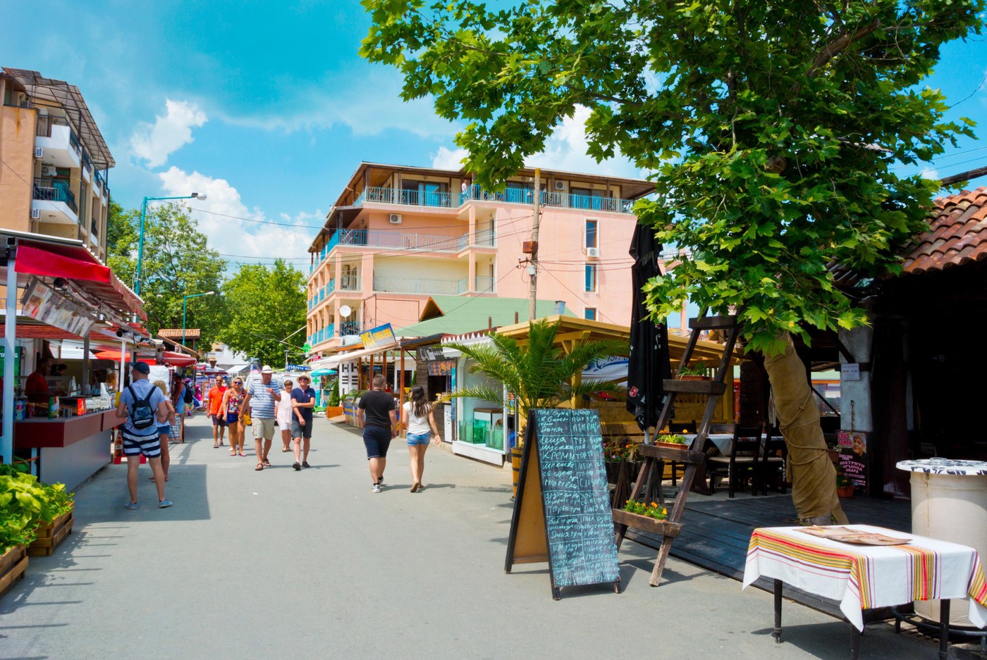 Turisti poludjeli za predivnim gradićem na Crnom moru. Pivo košta 2 eura, a obrok 10