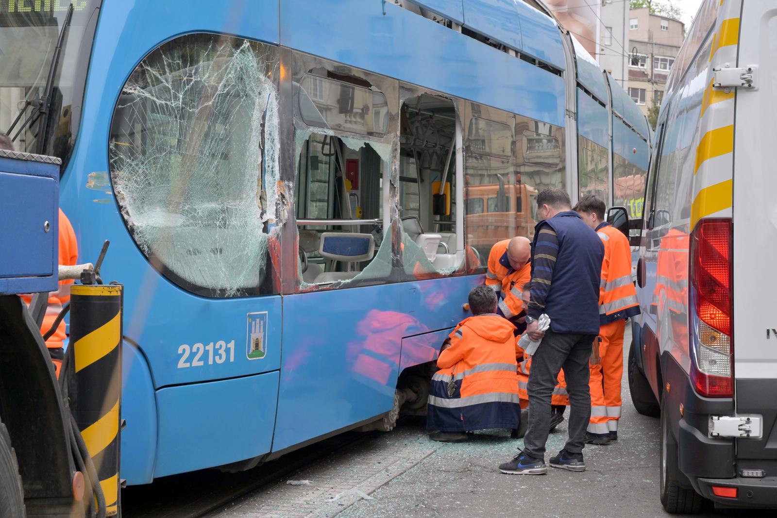FOTO U Zagrebu sudar kamiona i tramvaja