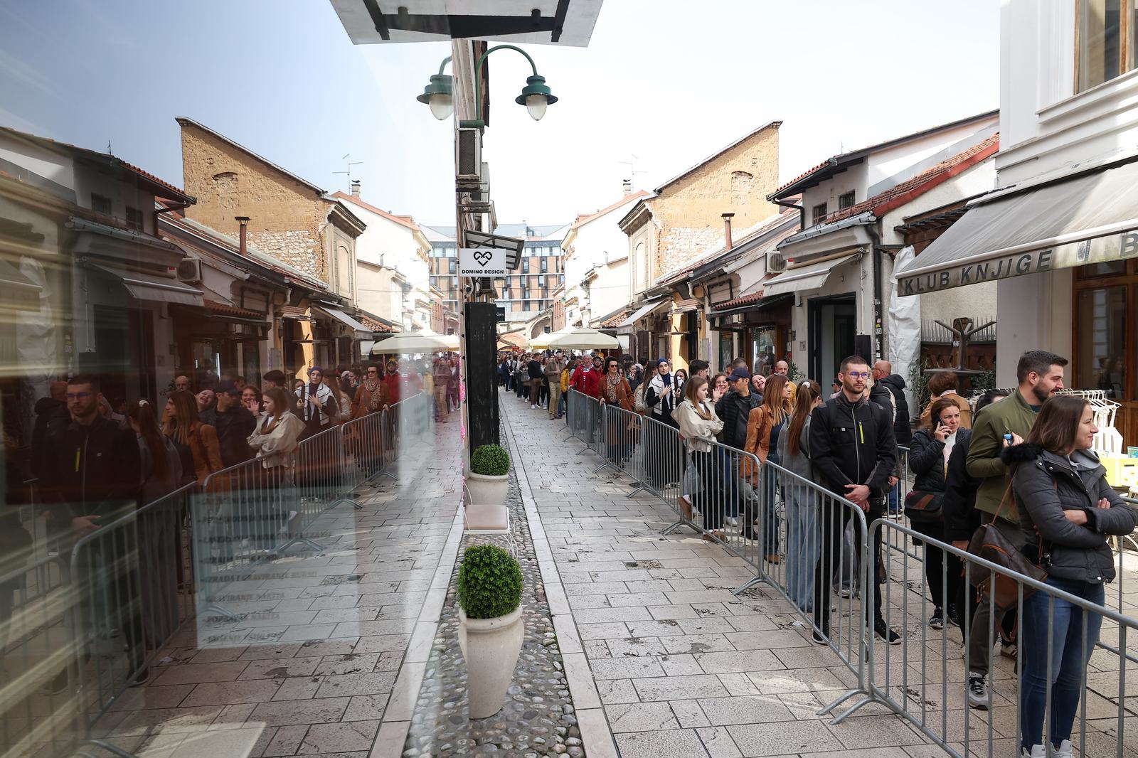 FOTO Fanovi Dine Merlina stvorili ogromnu gužvu u Sarajevu