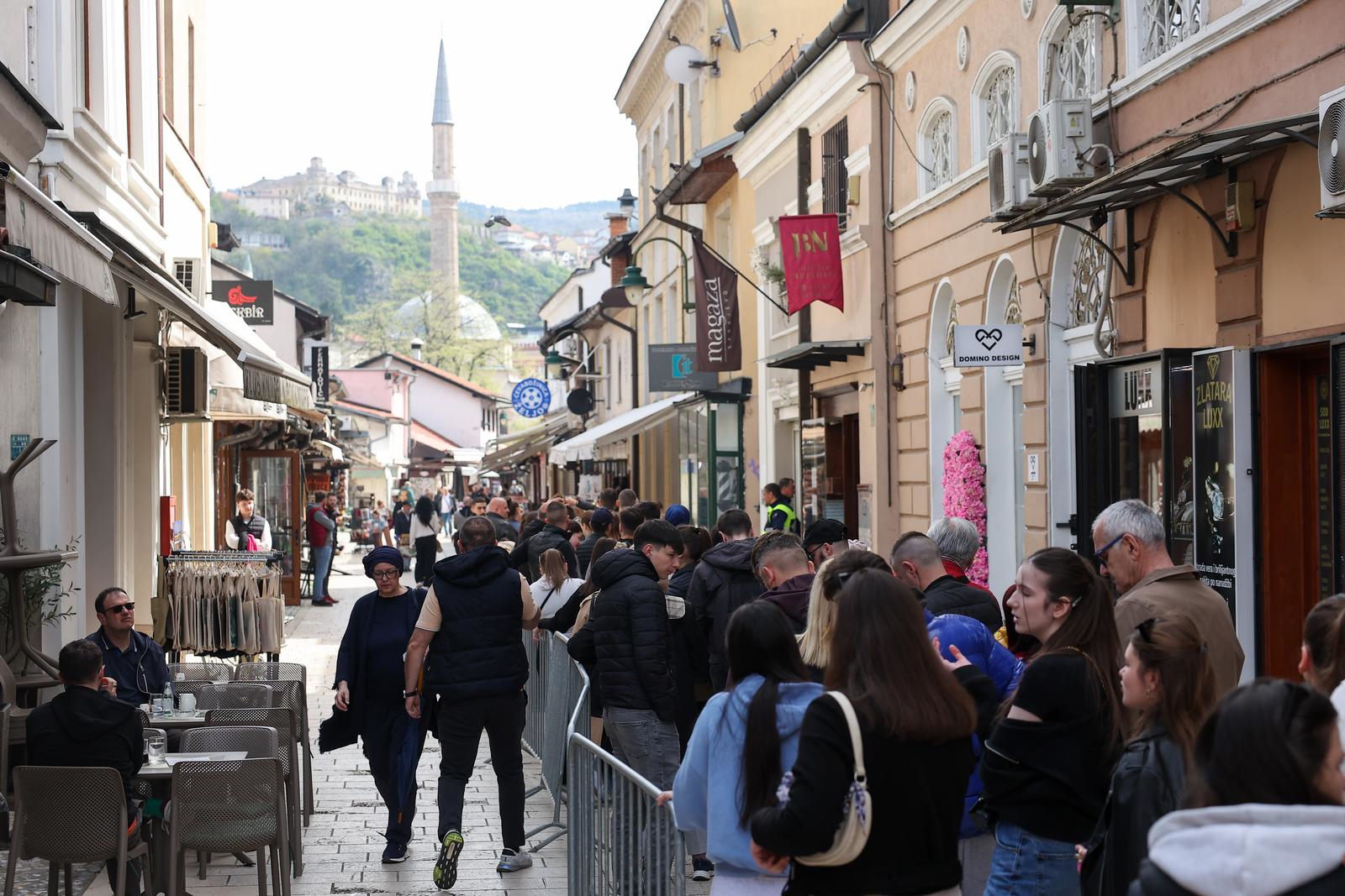 FOTO Fanovi Dine Merlina stvorili ogromnu gužvu u Sarajevu